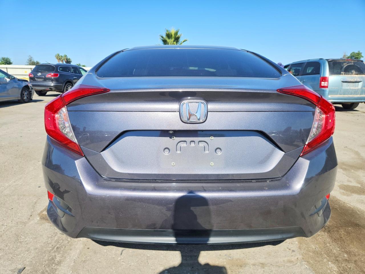 2018 Honda Civic Lx Gray vin: 2HGFC2F55JH528793