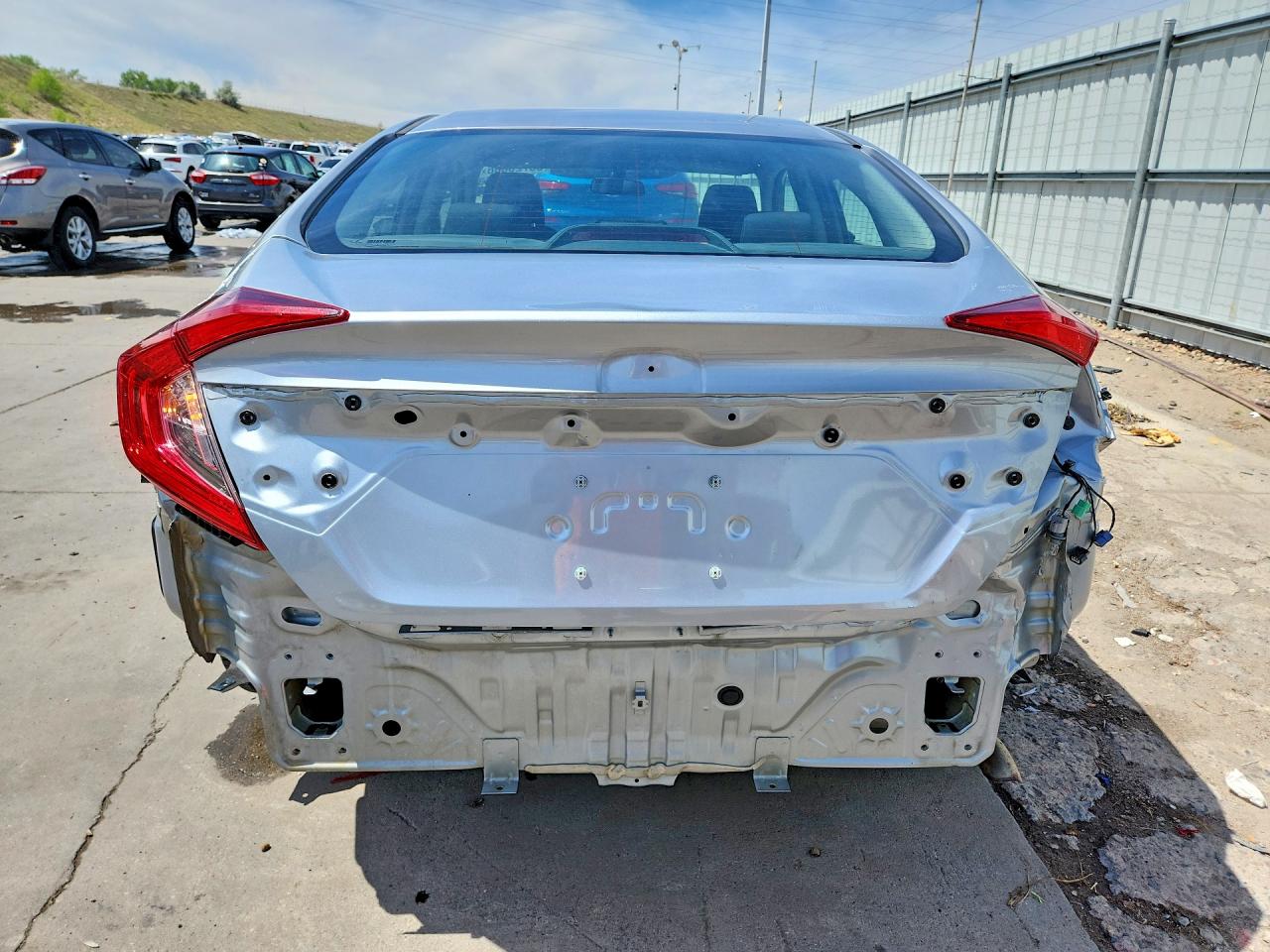 2018 Honda Civic Lx Silver vin: 2HGFC2F55JH601175