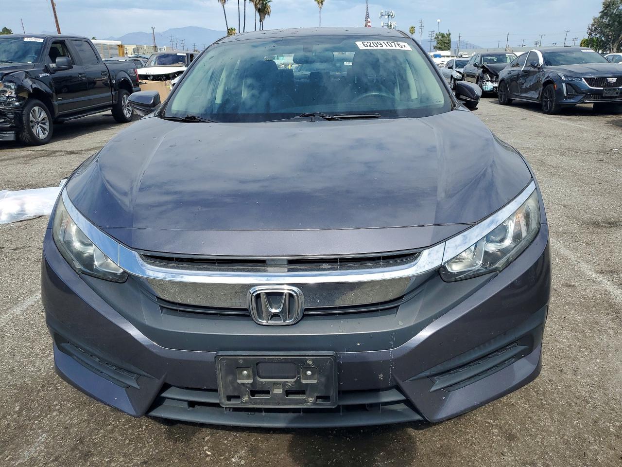 2018 Honda Civic Lx Gray vin: 2HGFC2F55JH602665