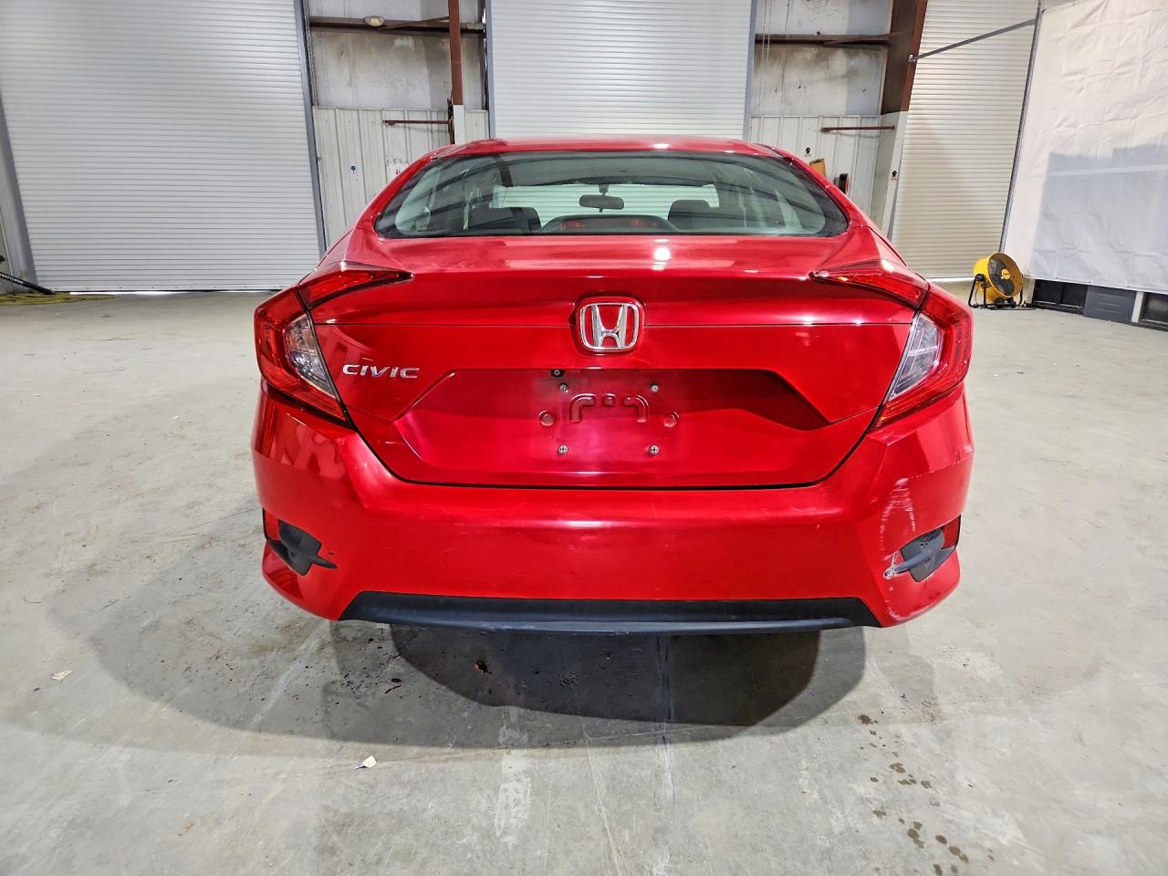2016 Honda Civic Lx Red vin: 2HGFC2F57GH570522