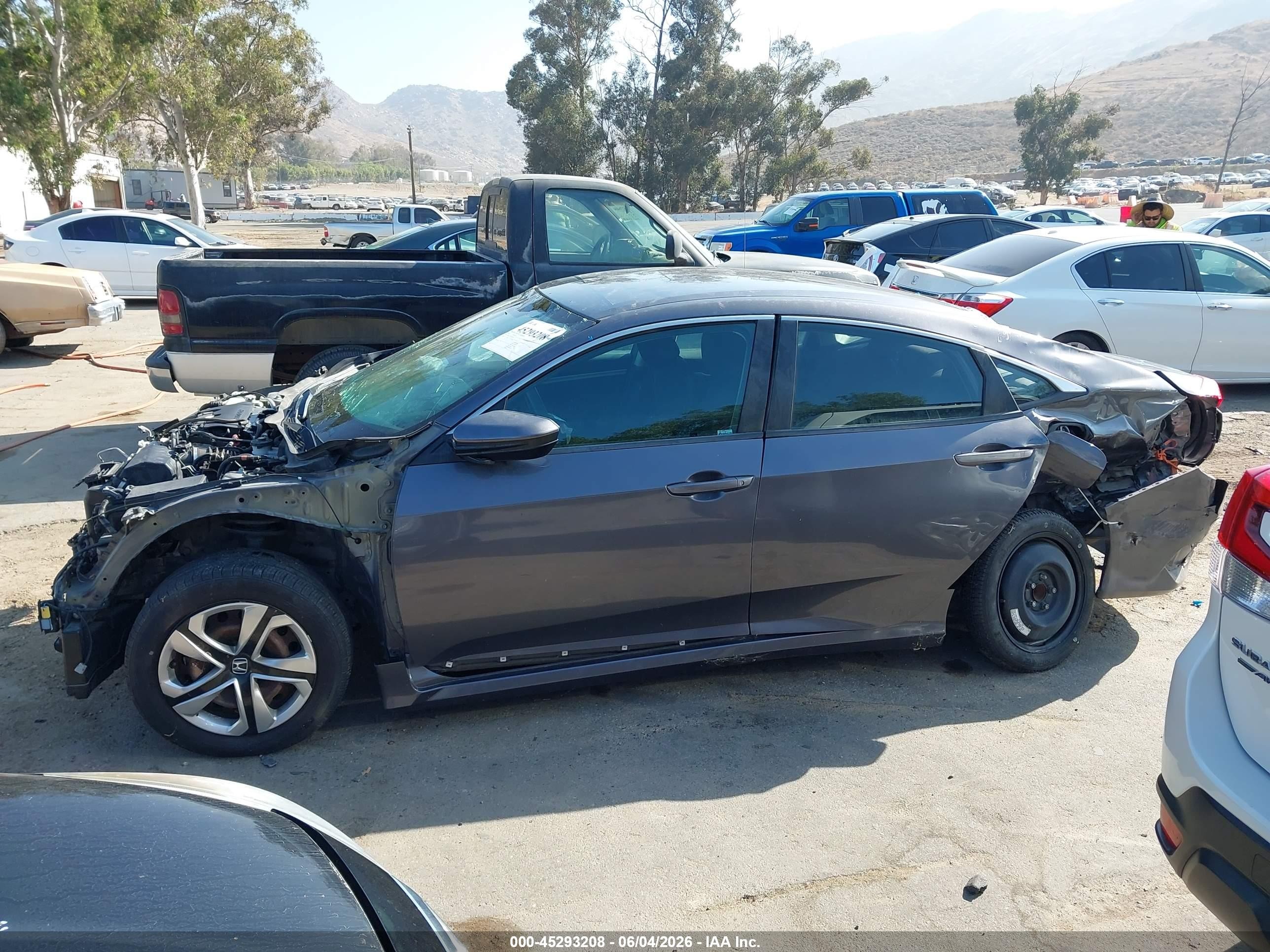 2018 Honda Civic Lx Gray vin: 2HGFC2F57JH519030