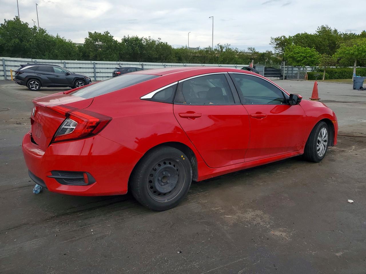 2018 Honda Civic Lx Red vin: 2HGFC2F57JH580278