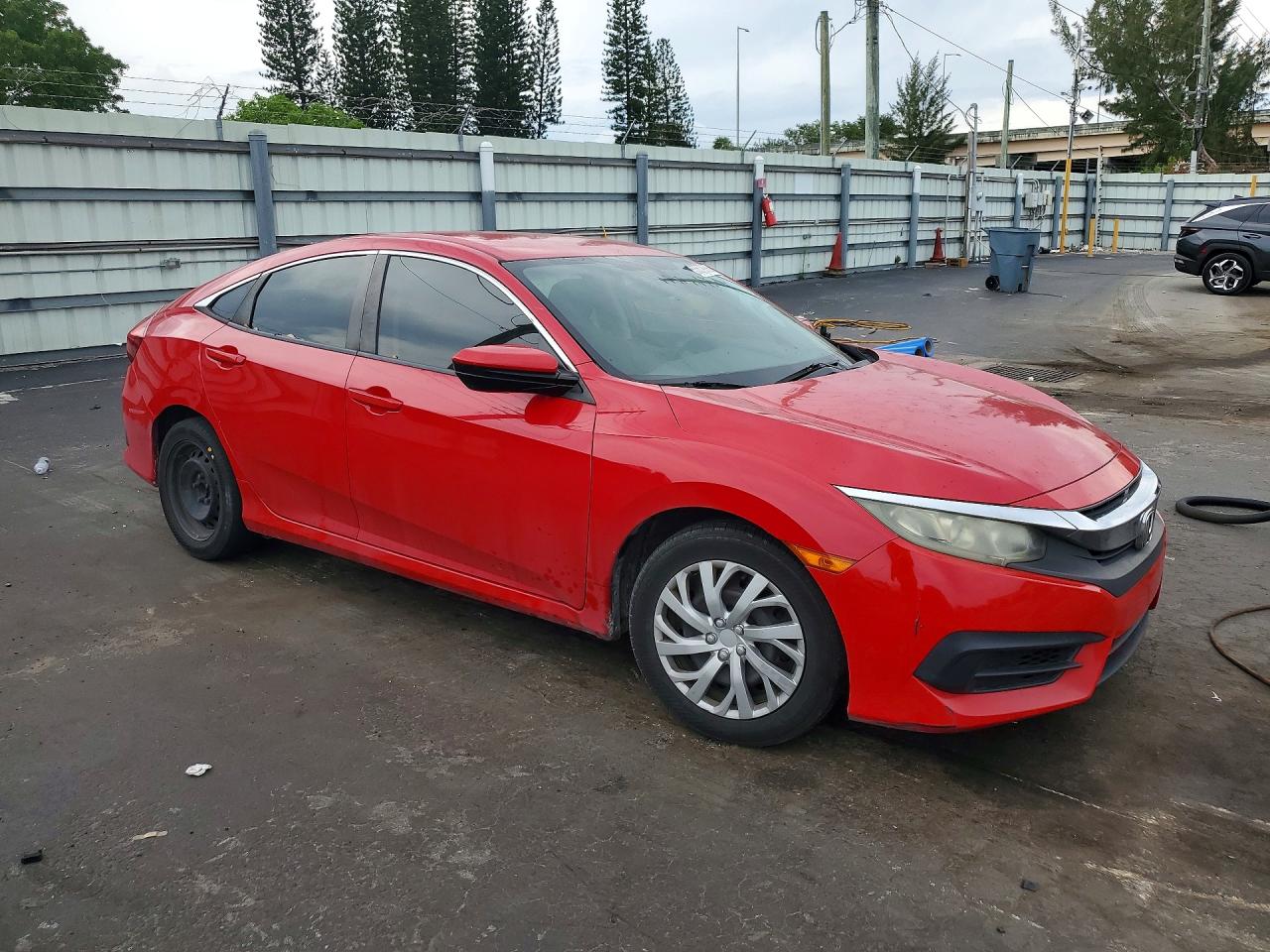2018 Honda Civic Lx Red vin: 2HGFC2F57JH580278