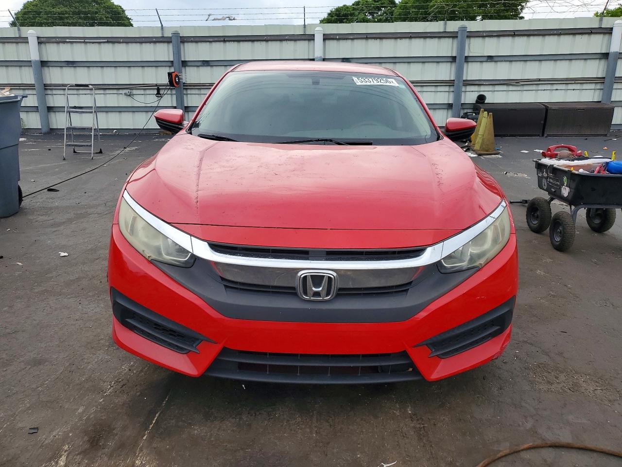 2018 Honda Civic Lx Red vin: 2HGFC2F57JH580278