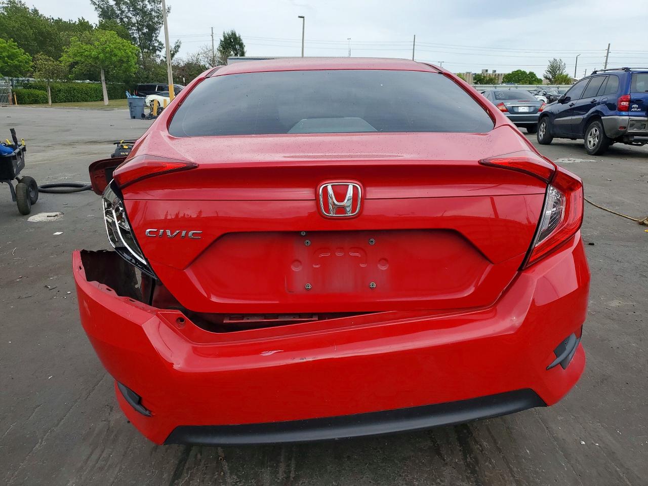 2018 Honda Civic Lx Red vin: 2HGFC2F57JH580278