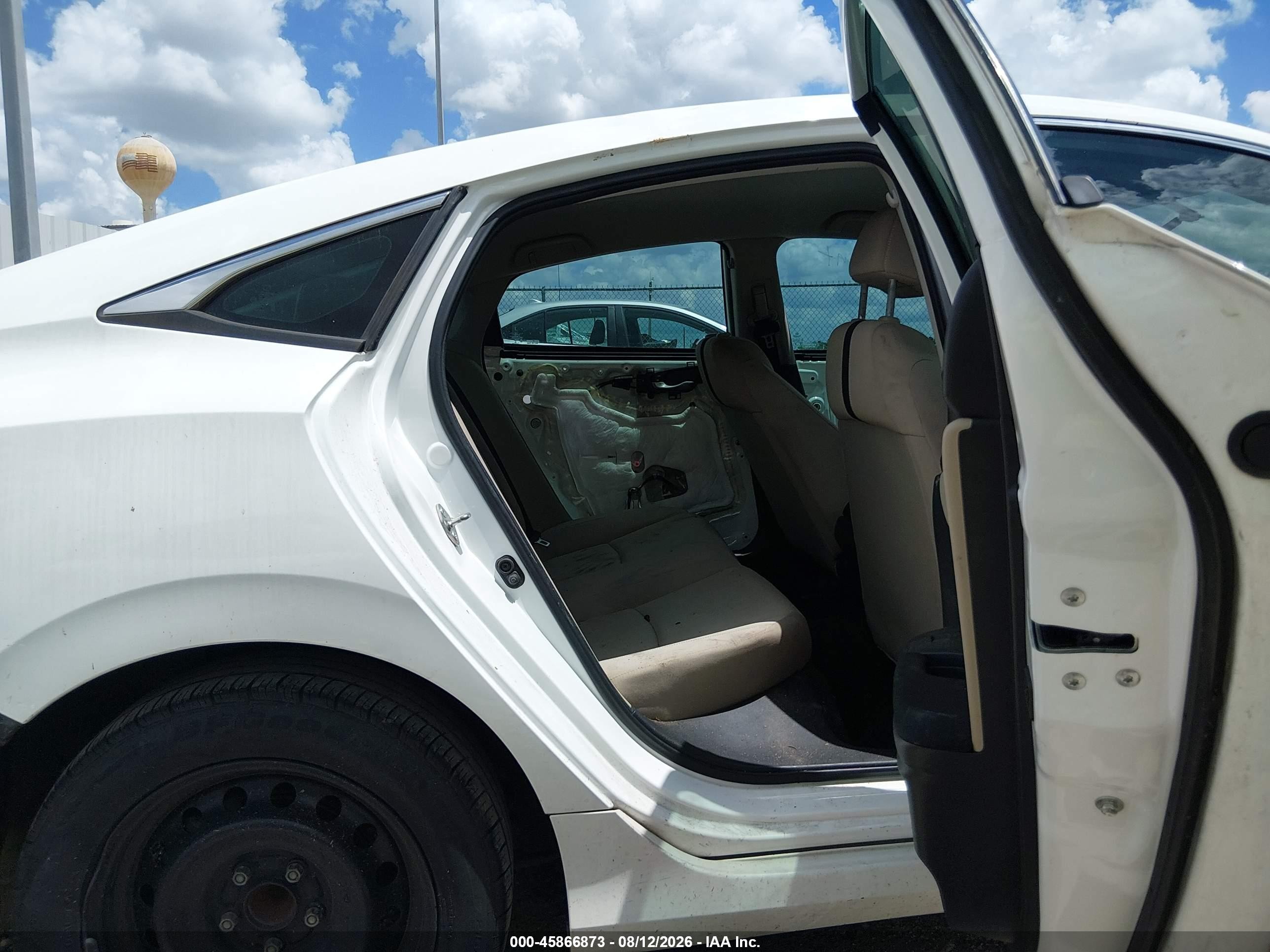 2018 Honda Civic Lx White vin: 2HGFC2F57JH601663