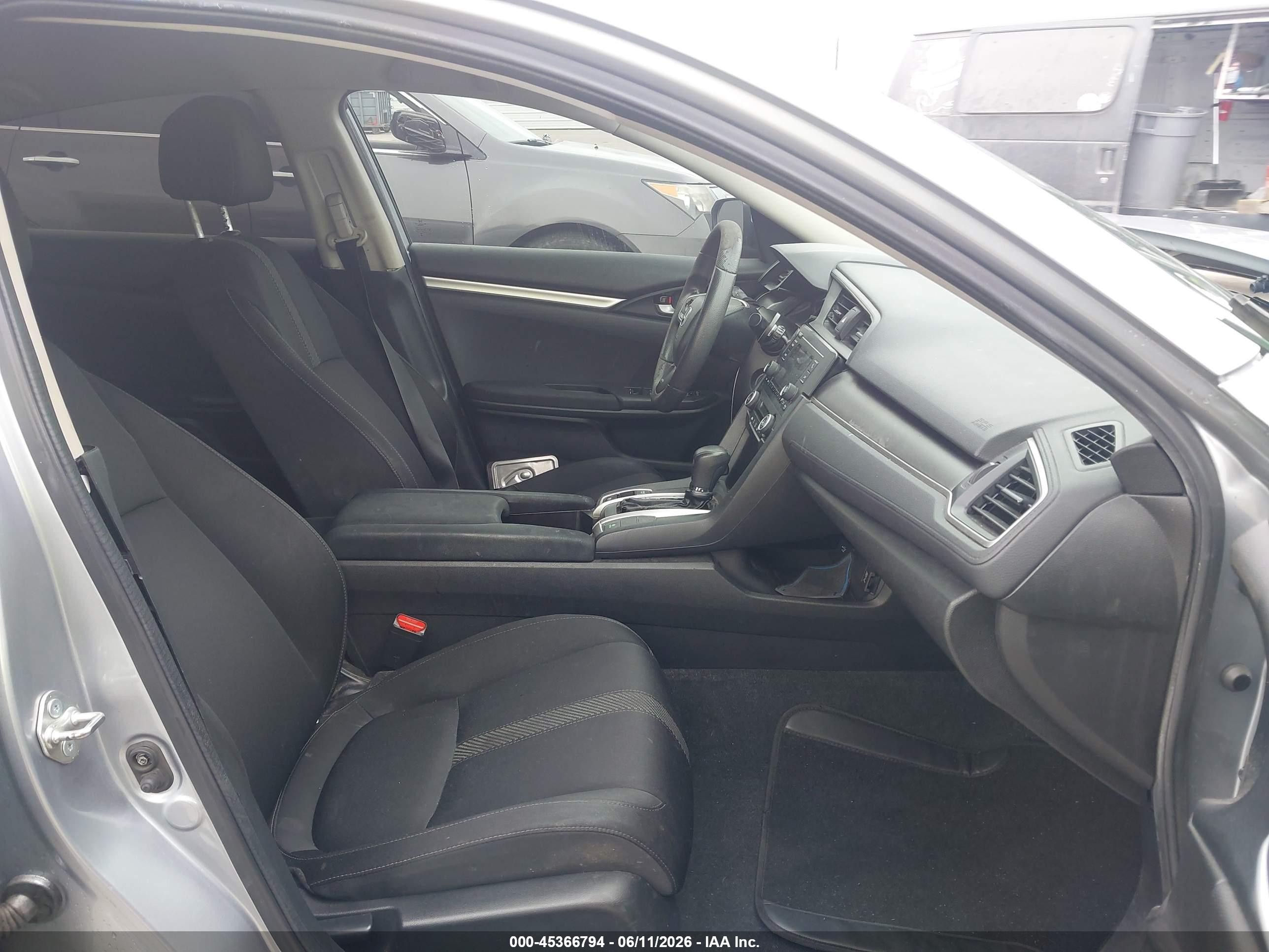 2018 Honda Civic Lx Silver vin: 2HGFC2F58JH521224
