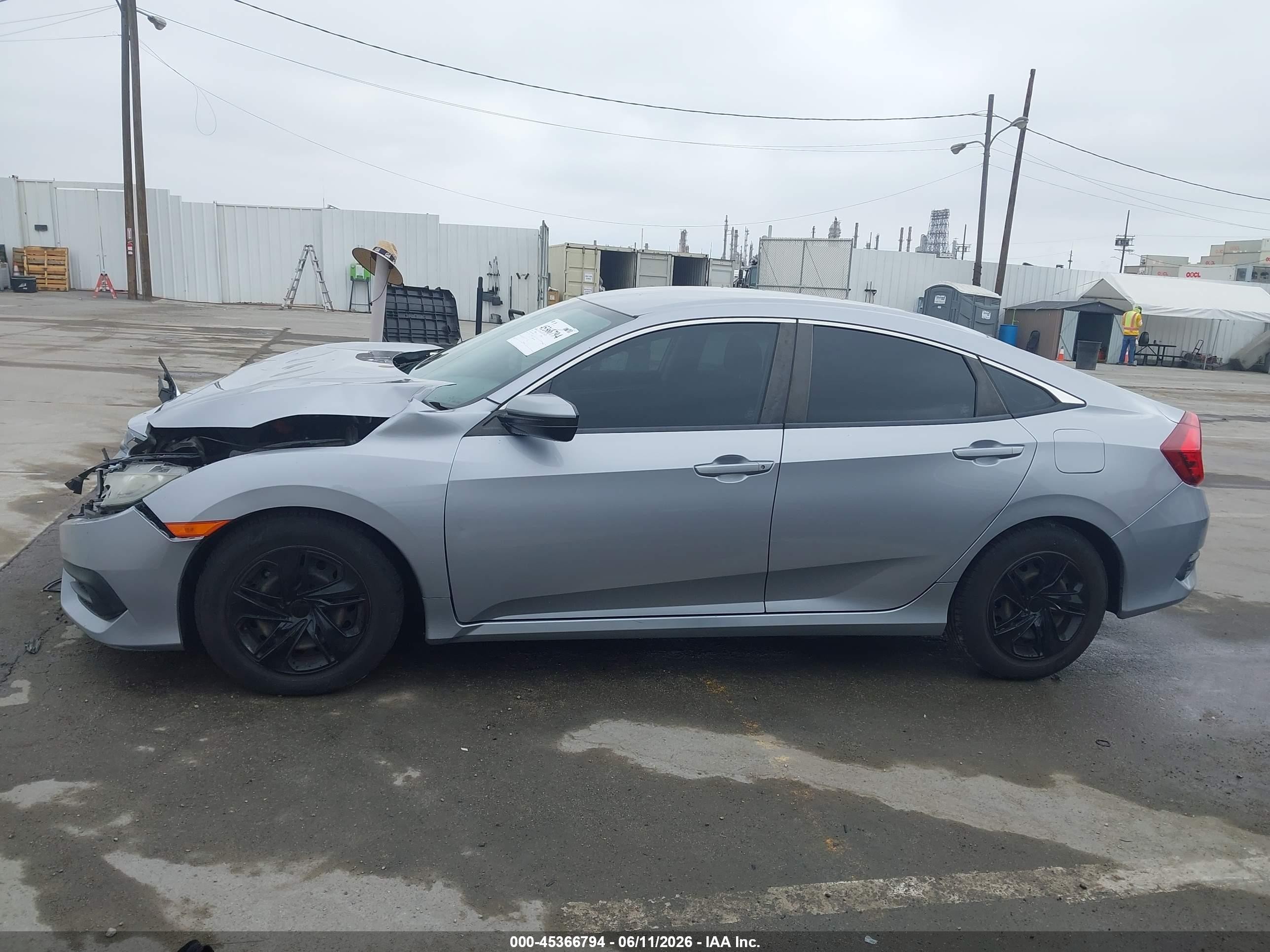 2018 Honda Civic Lx Silver vin: 2HGFC2F58JH521224