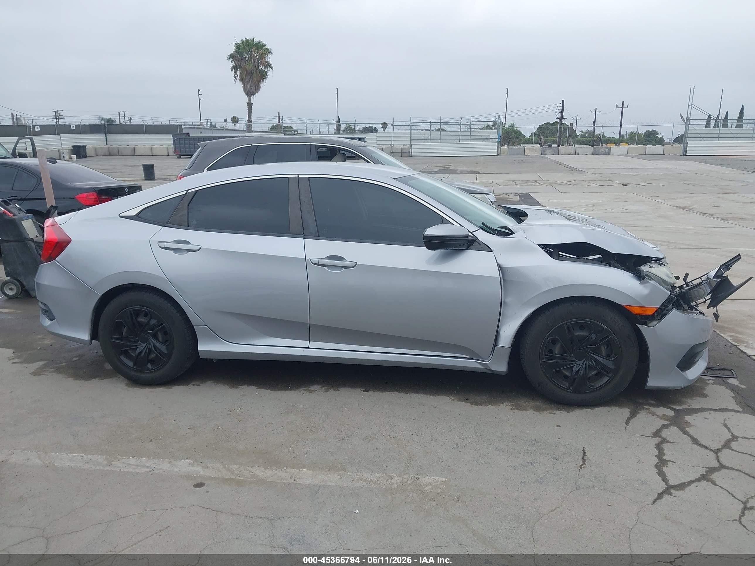 2018 Honda Civic Lx Silver vin: 2HGFC2F58JH521224