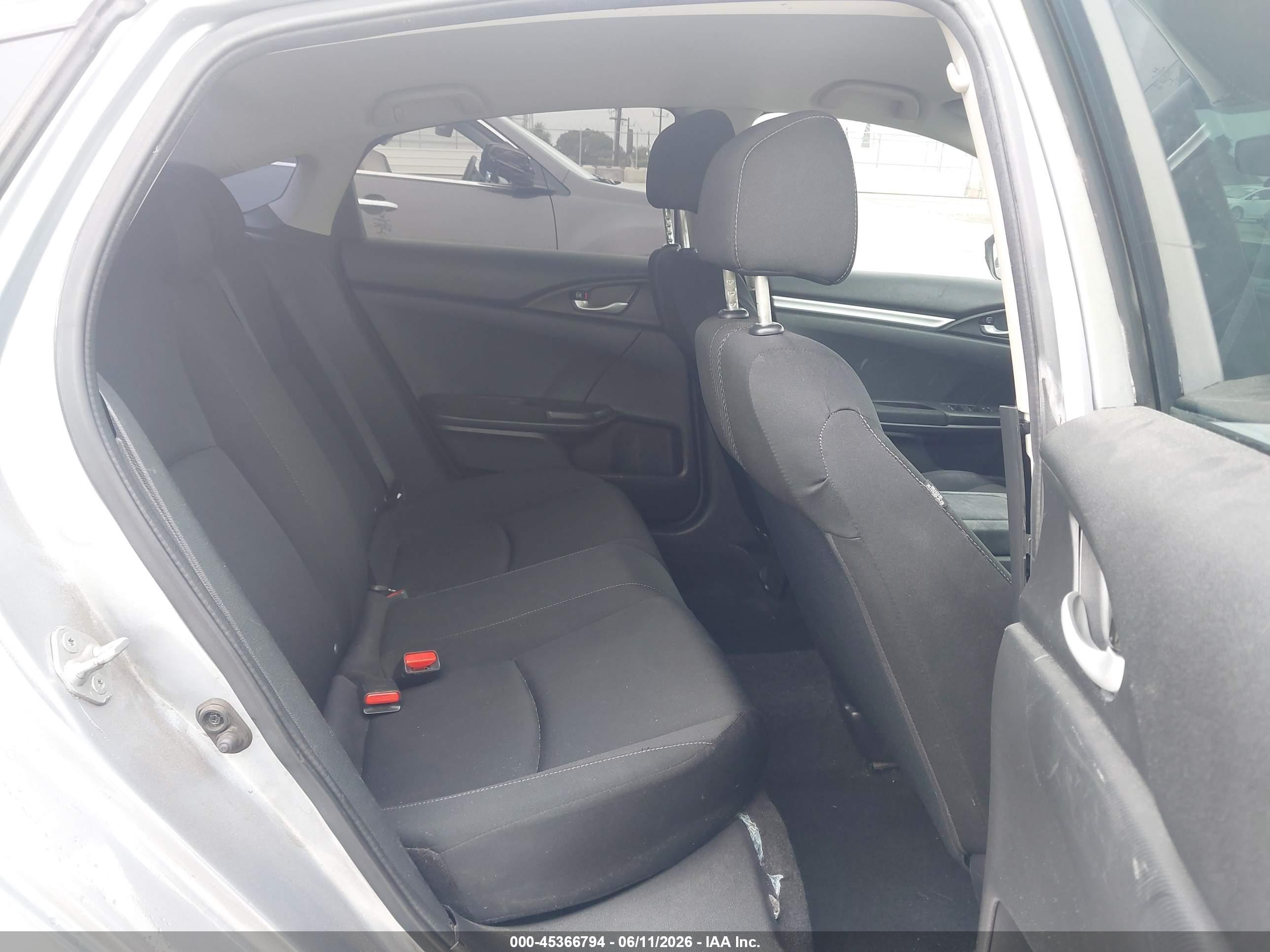 2018 Honda Civic Lx Silver vin: 2HGFC2F58JH521224