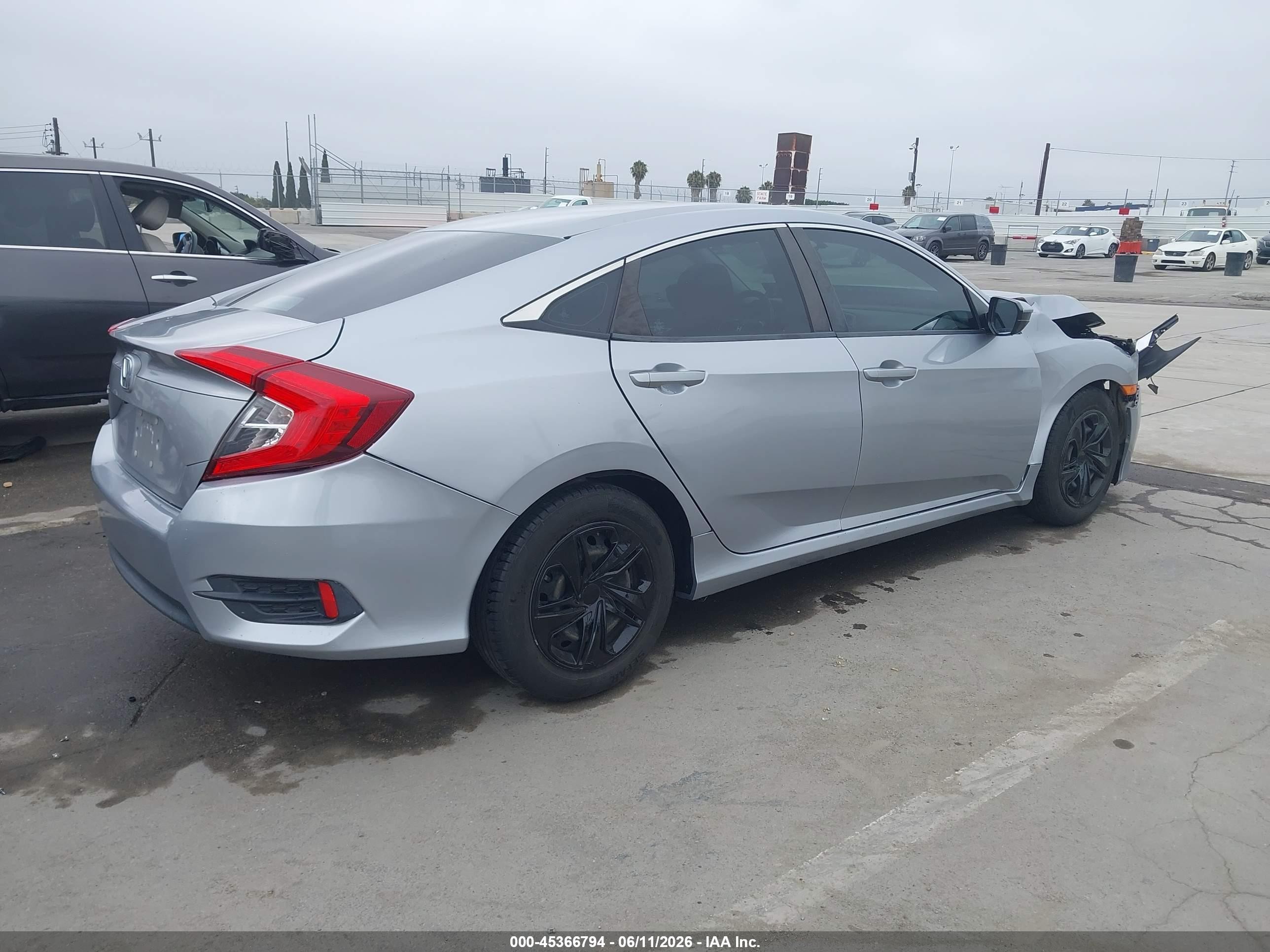 2018 Honda Civic Lx Silver vin: 2HGFC2F58JH521224