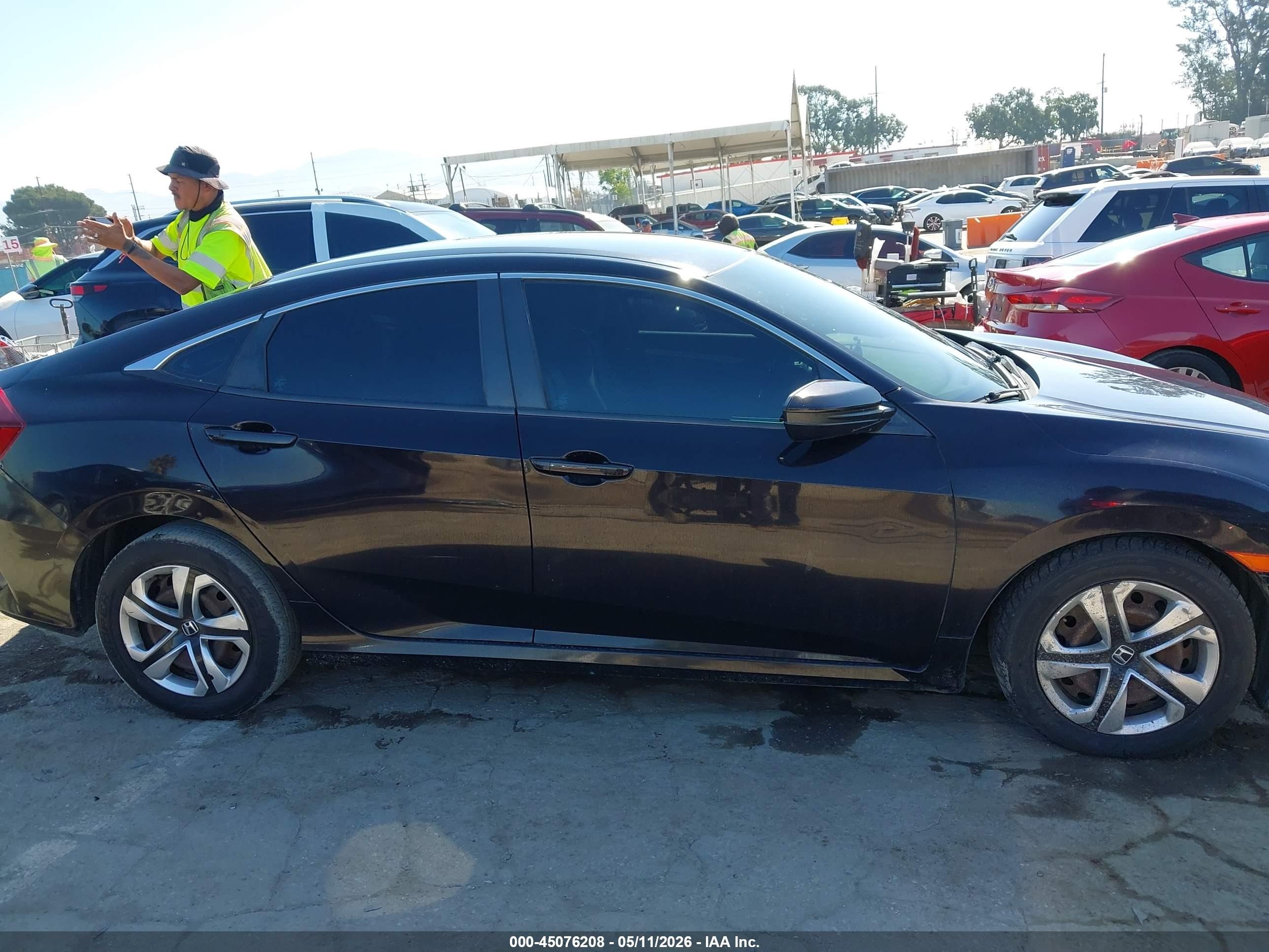 2018 Honda Civic Lx Burgundy vin: 2HGFC2F58JH552974