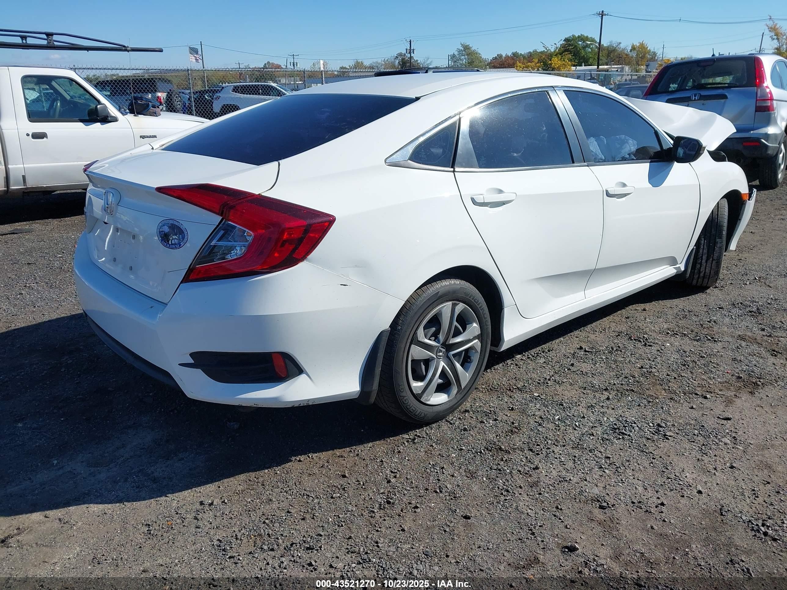 2018 Honda Civic Lx White vin: 2HGFC2F58JH575509