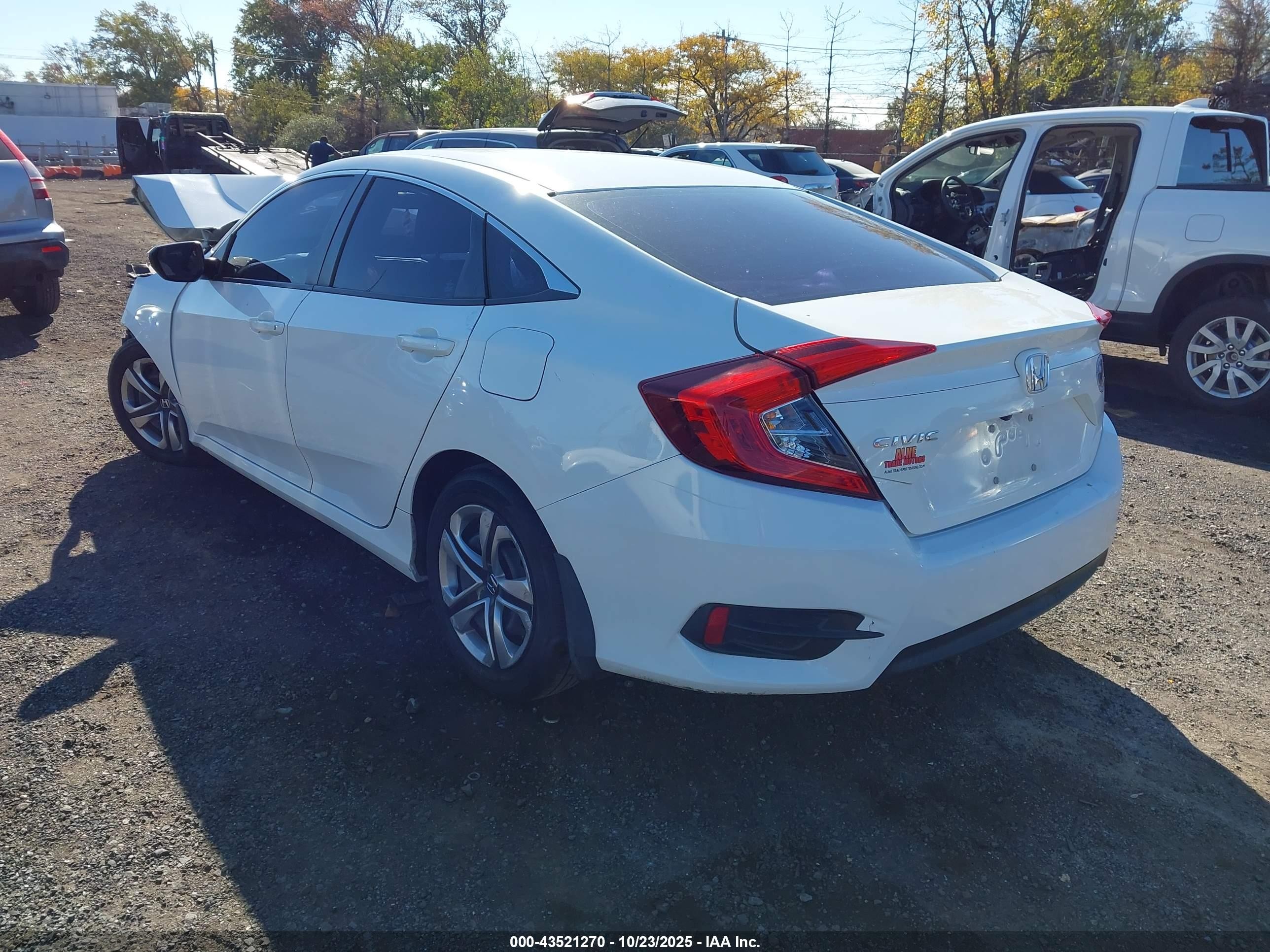 2018 Honda Civic Lx White vin: 2HGFC2F58JH575509
