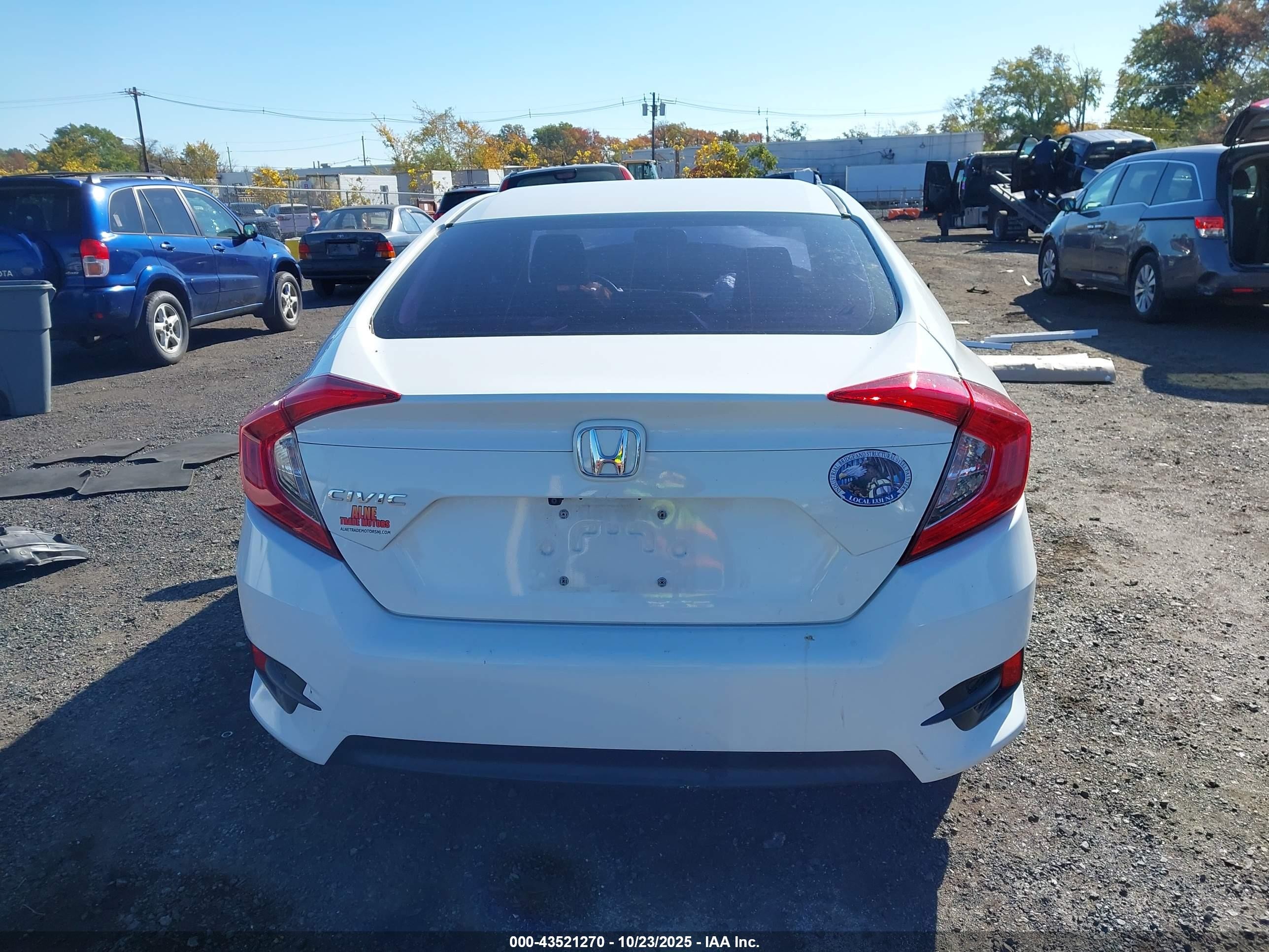 2018 Honda Civic Lx White vin: 2HGFC2F58JH575509