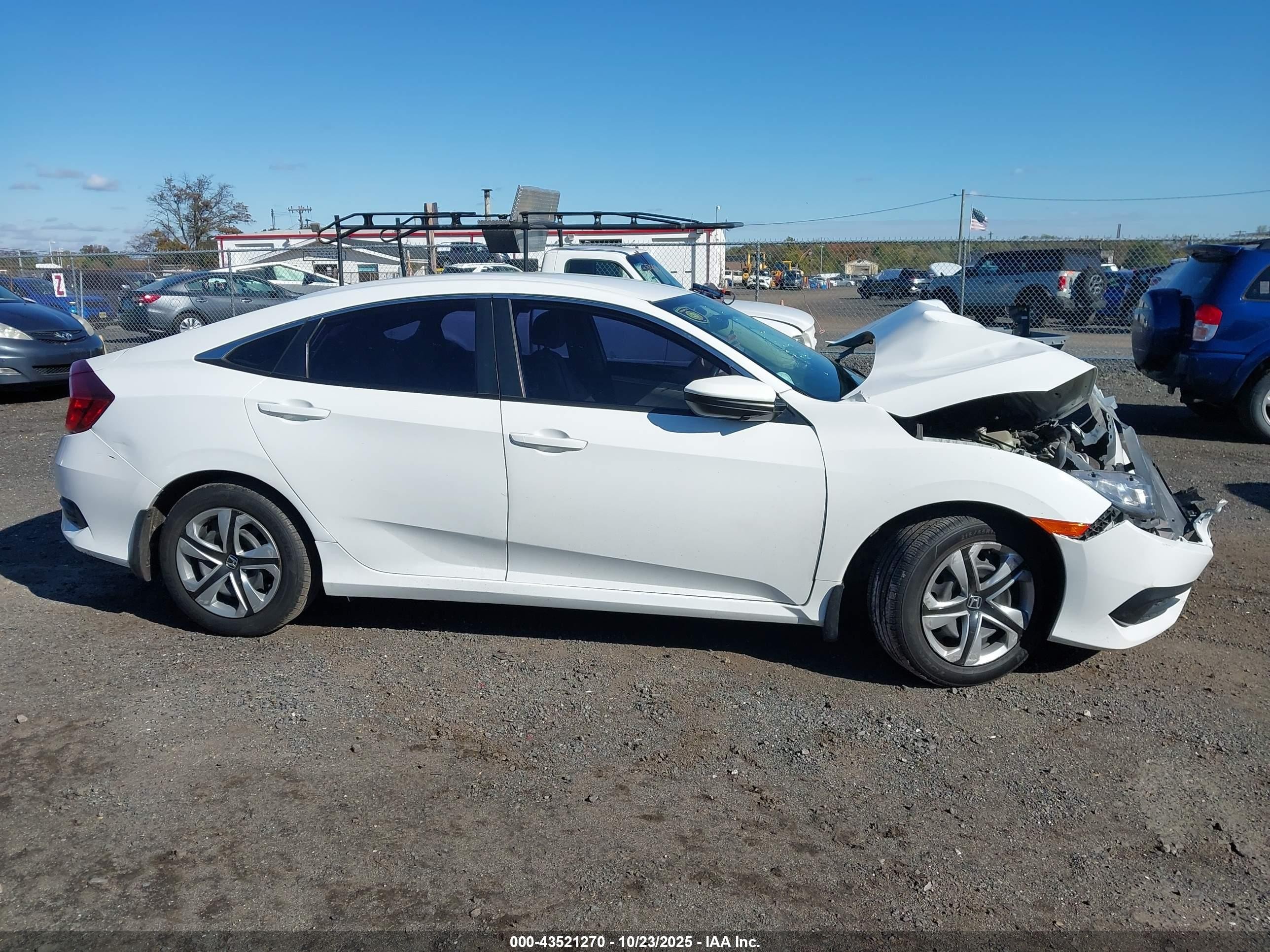 2018 Honda Civic Lx White vin: 2HGFC2F58JH575509