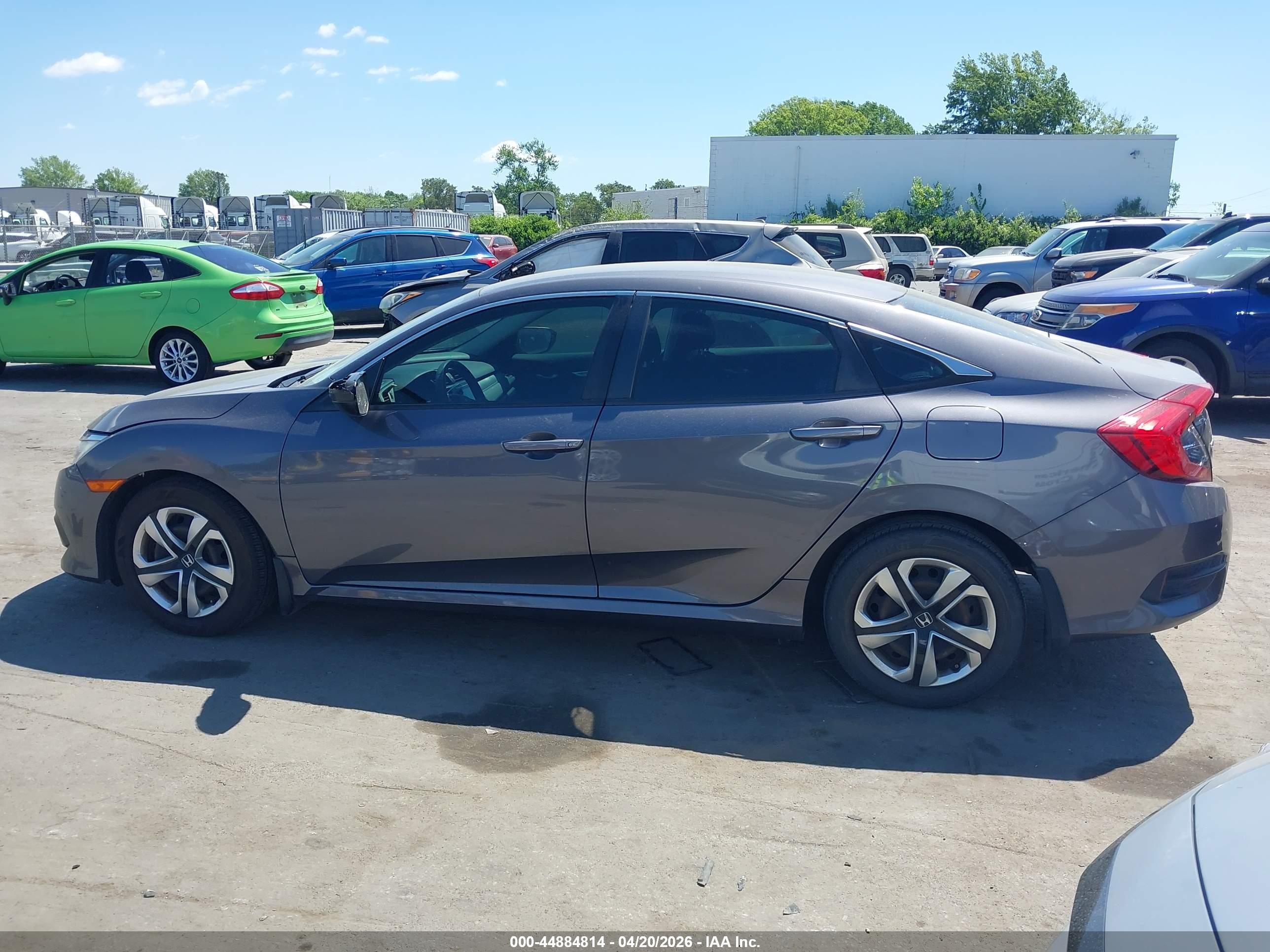 2018 Honda Civic Lx Gray vin: 2HGFC2F58JH580354