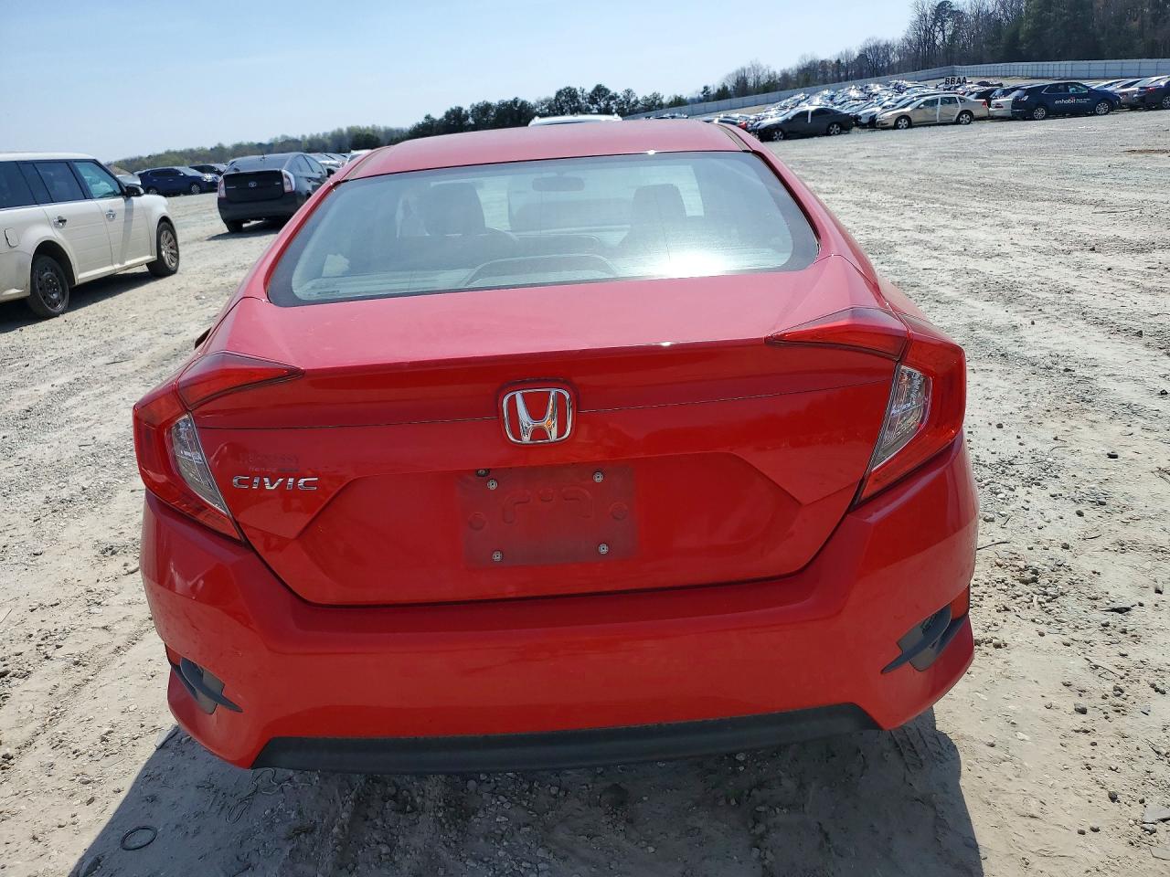 2018 Honda Civic Lx Red vin: 2HGFC2F58JH591452