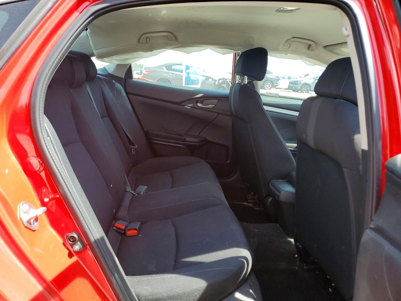 2018 Honda Civic Lx Red vin: 2HGFC2F58JH591452
