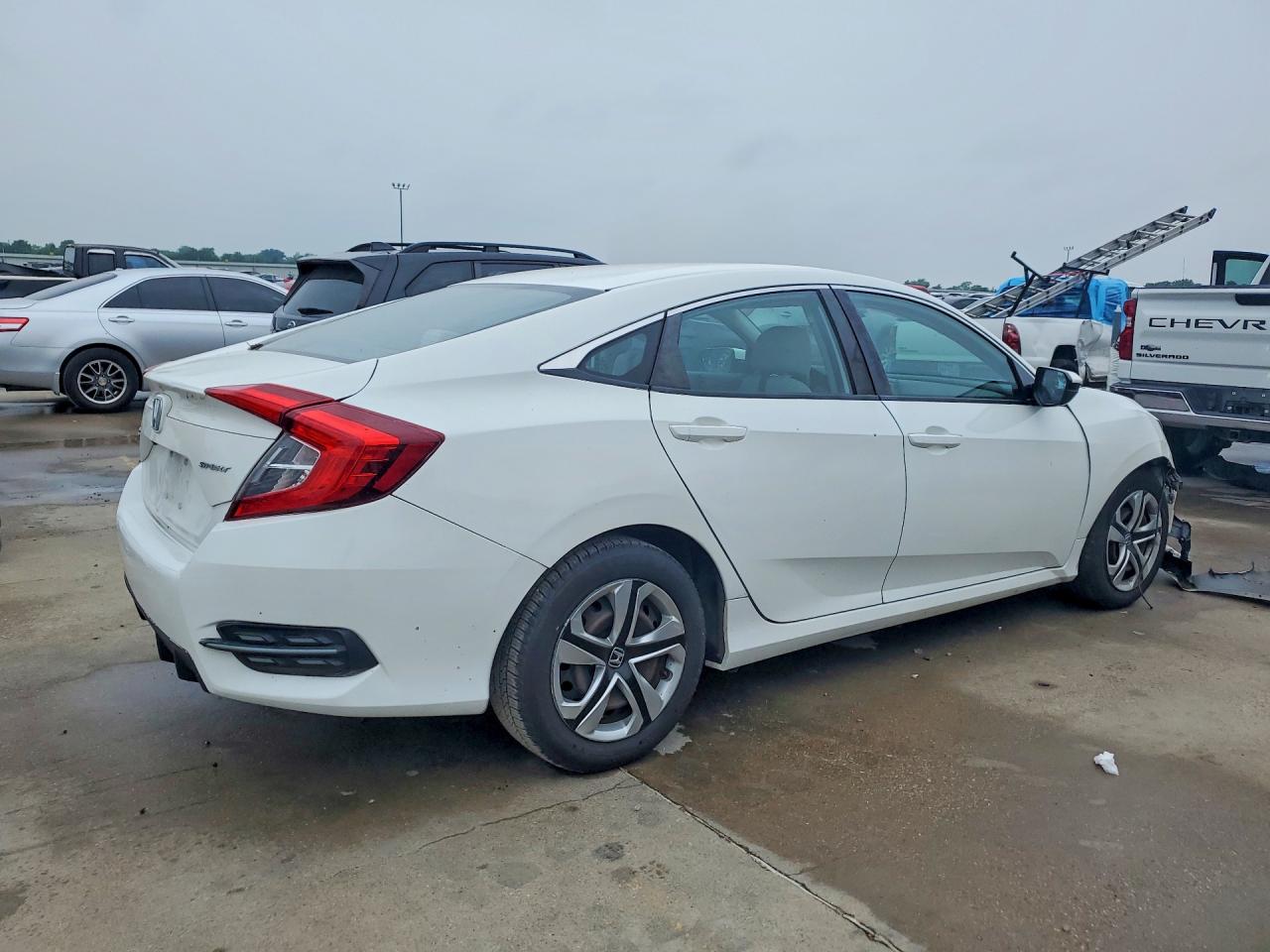 2018 Honda Civic Lx White vin: 2HGFC2F58JH603227