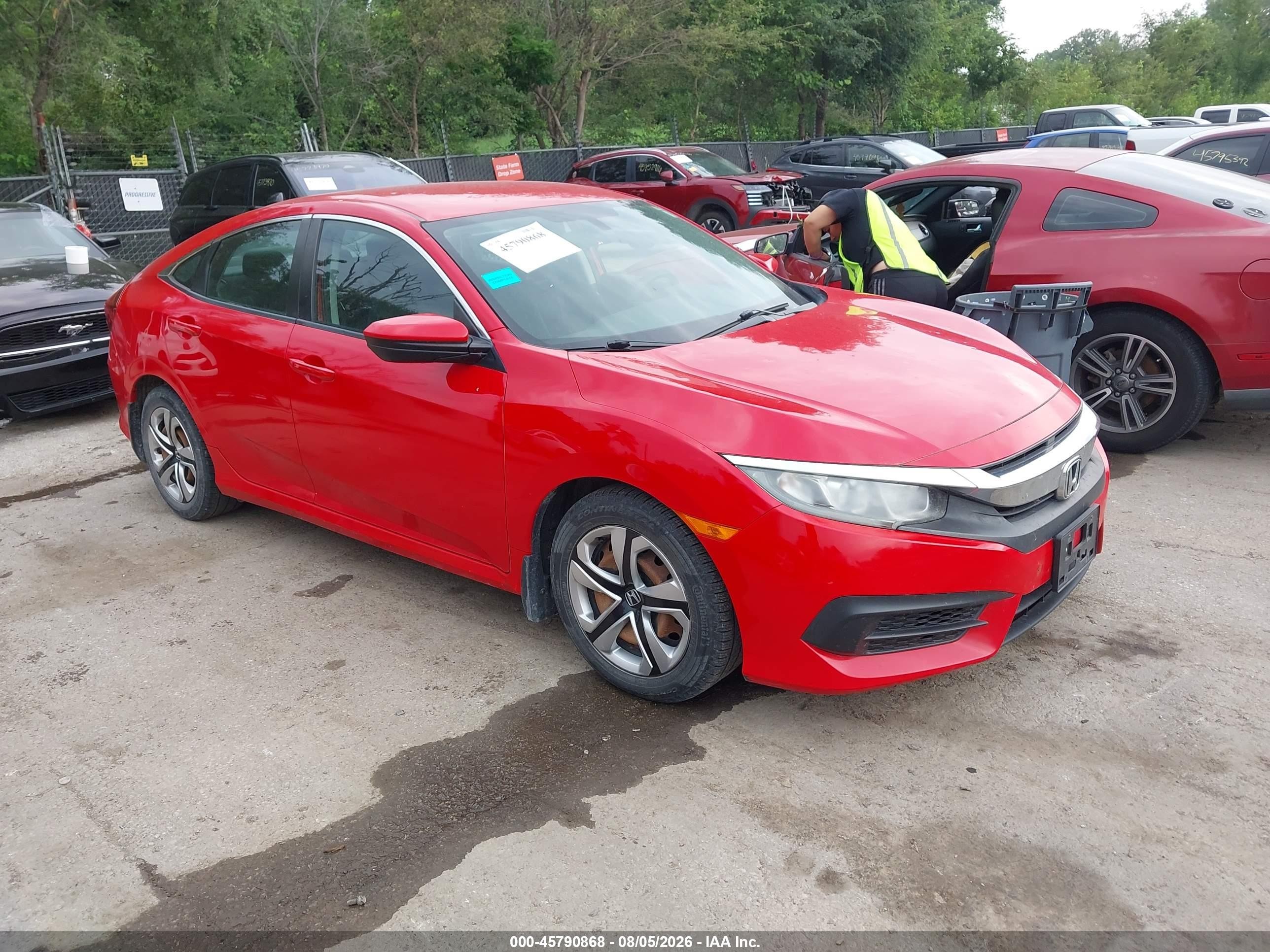 2018 Honda Civic Lx Red vin: 2HGFC2F59JH541725