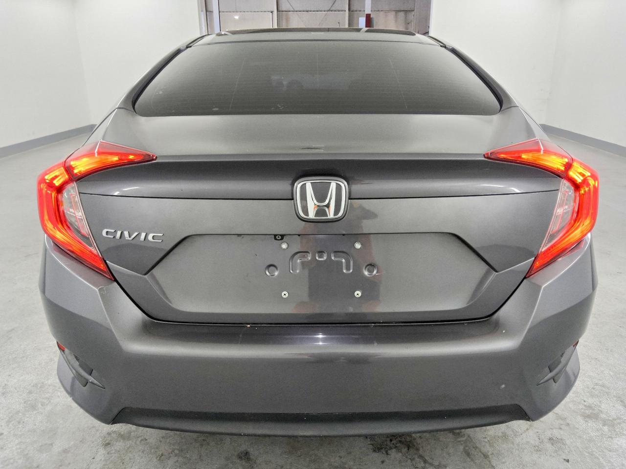 2018 Honda Civic Lx Gray vin: 2HGFC2F59JH587622