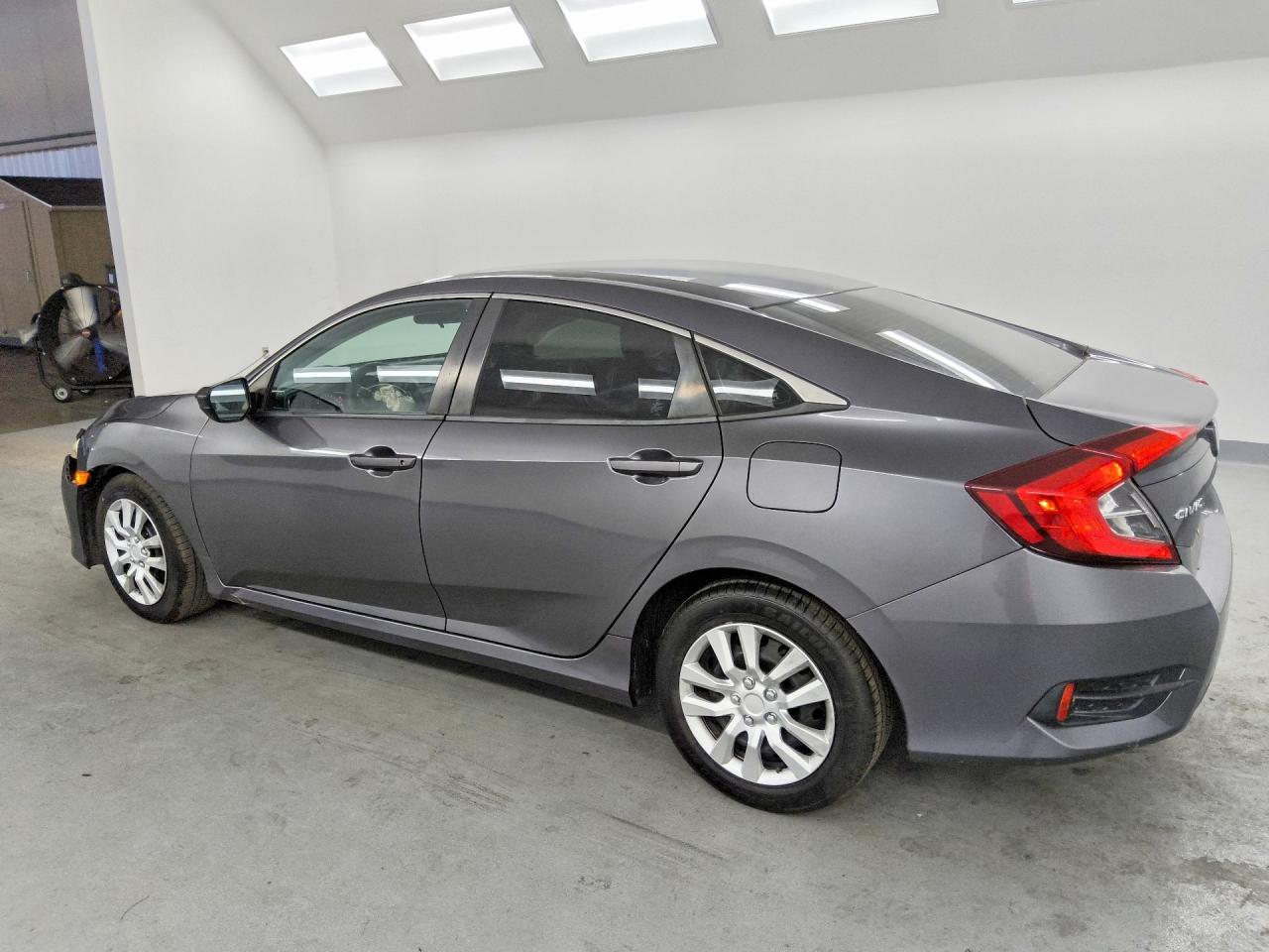 2018 Honda Civic Lx Gray vin: 2HGFC2F59JH587622