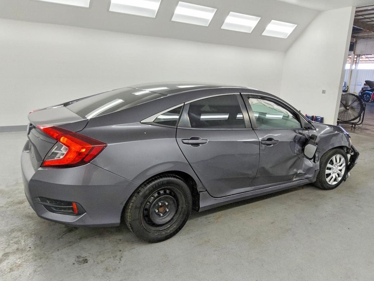 2018 Honda Civic Lx Gray vin: 2HGFC2F59JH587622