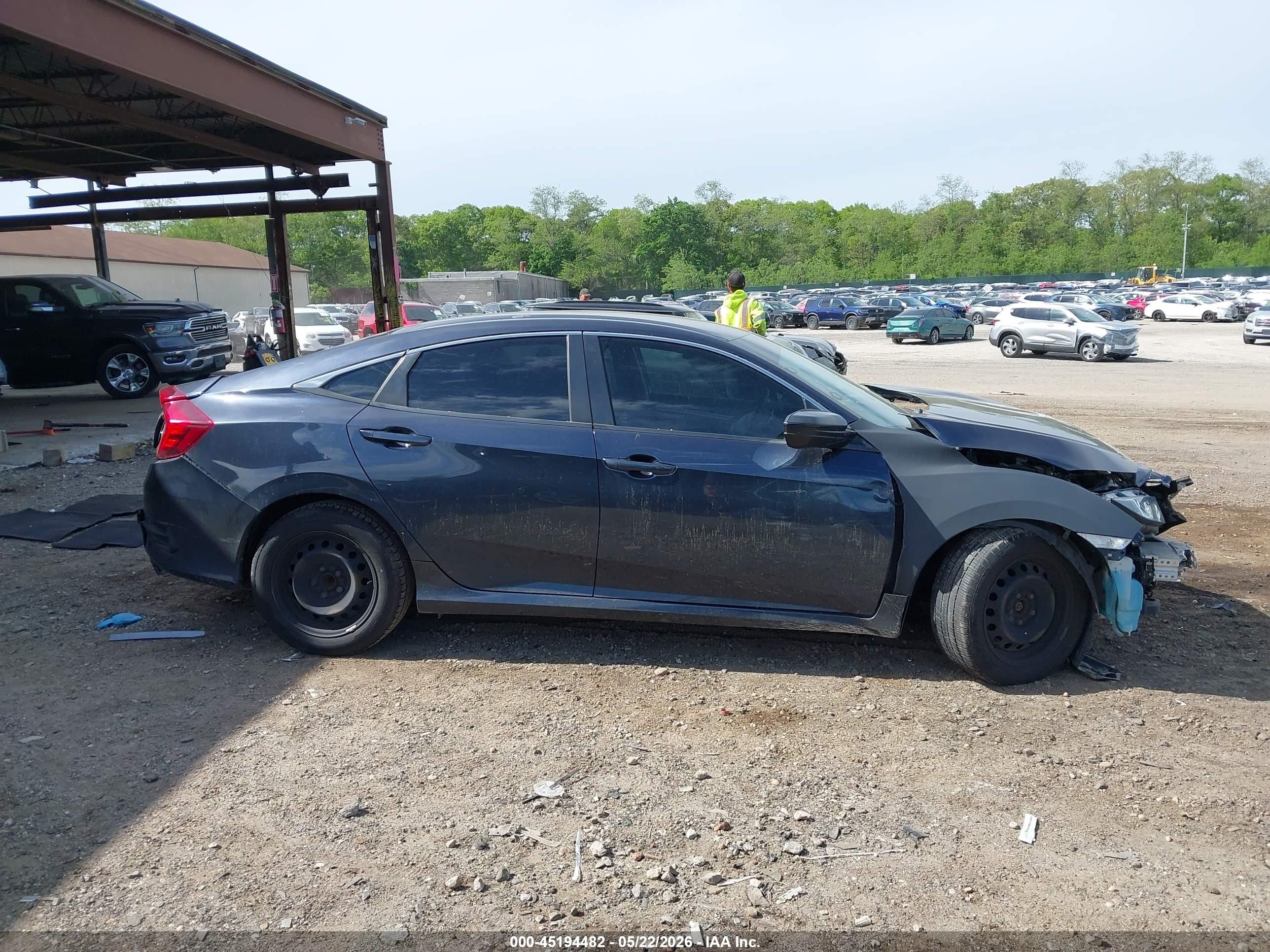 2018 Honda Civic Lx Blue vin: 2HGFC2F5XJH565371