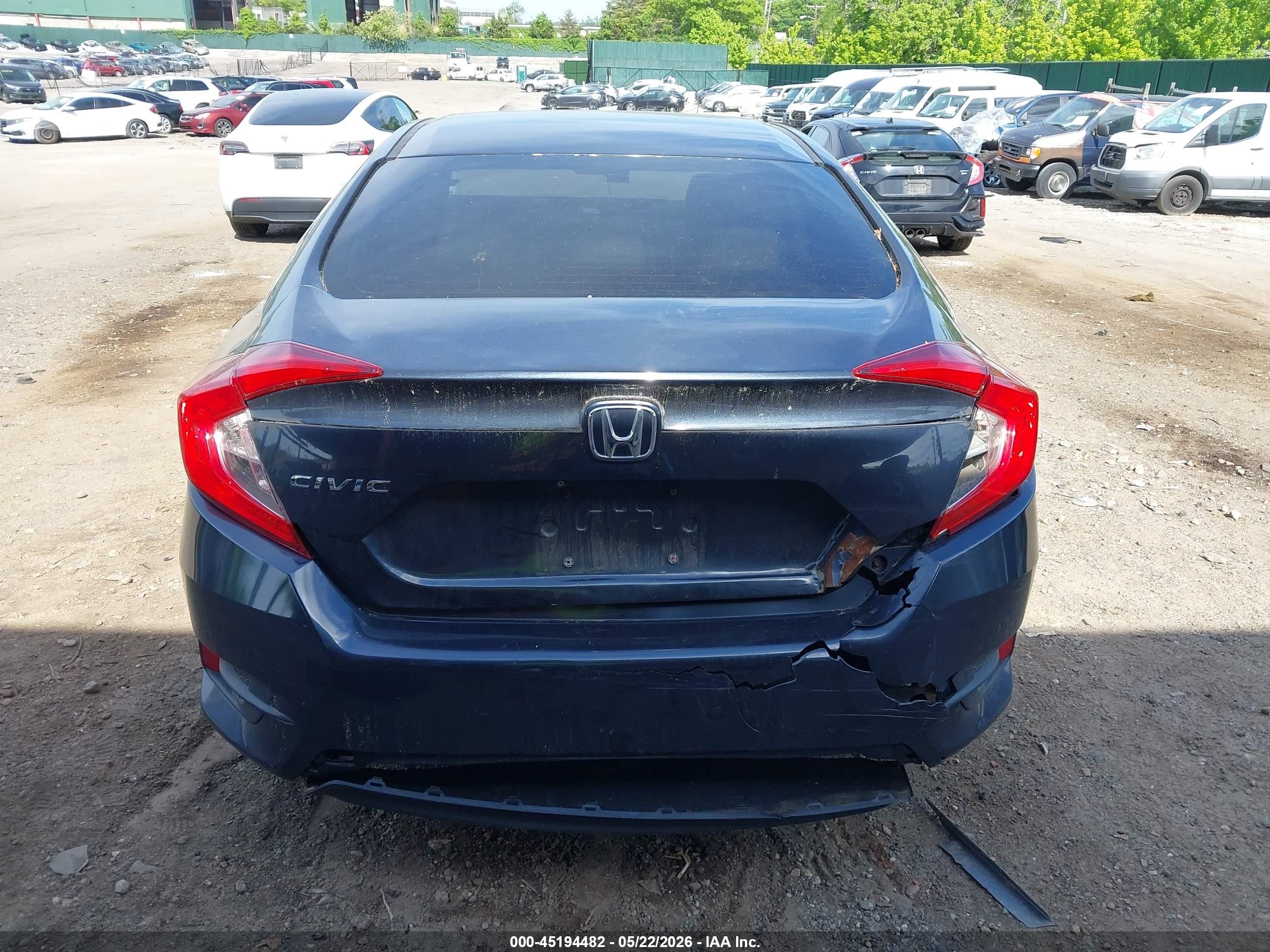 2018 Honda Civic Lx Blue vin: 2HGFC2F5XJH565371