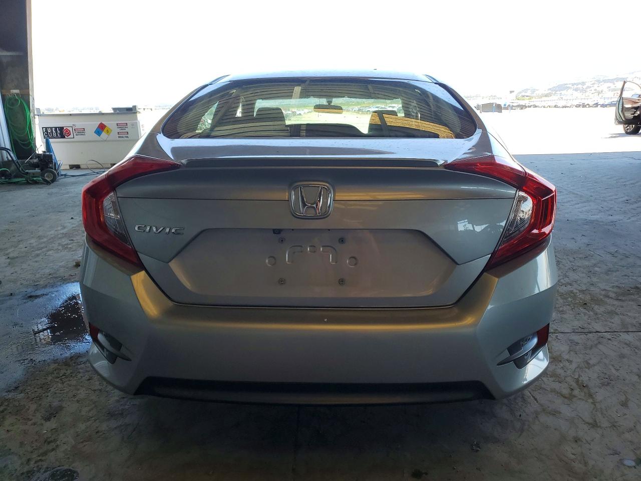 2018 Honda Civic Lx Silver vin: 2HGFC2F5XJH566357