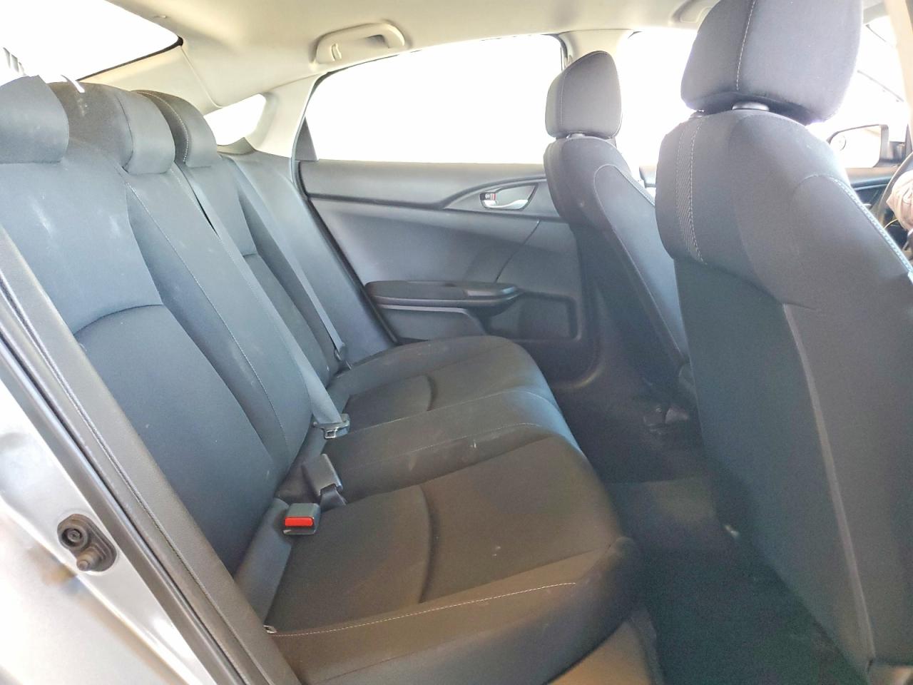 2018 Honda Civic Lx Silver vin: 2HGFC2F5XJH566357