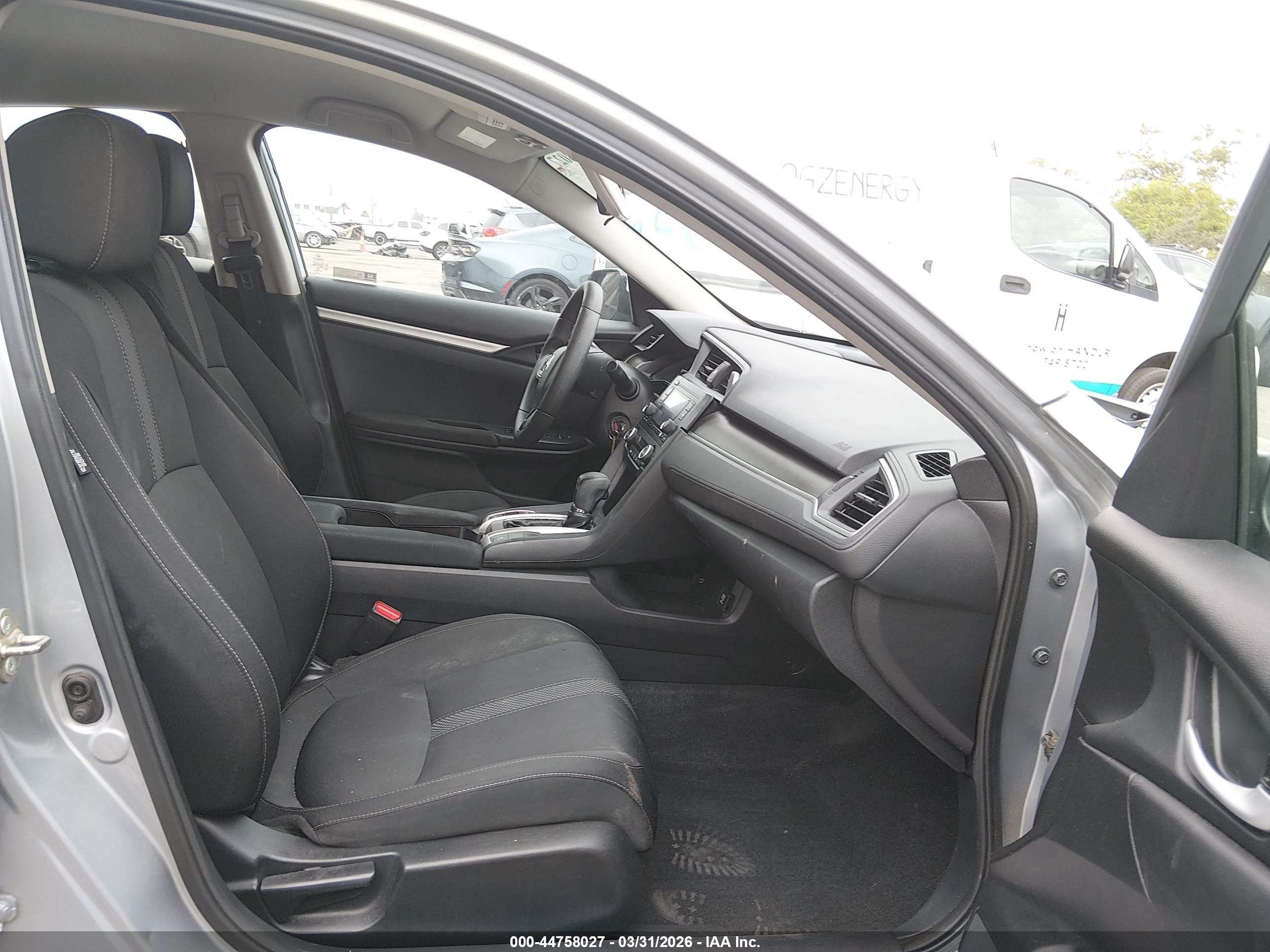 2019 Honda Civic Lx Silver vin: 2HGFC2F60KH529120