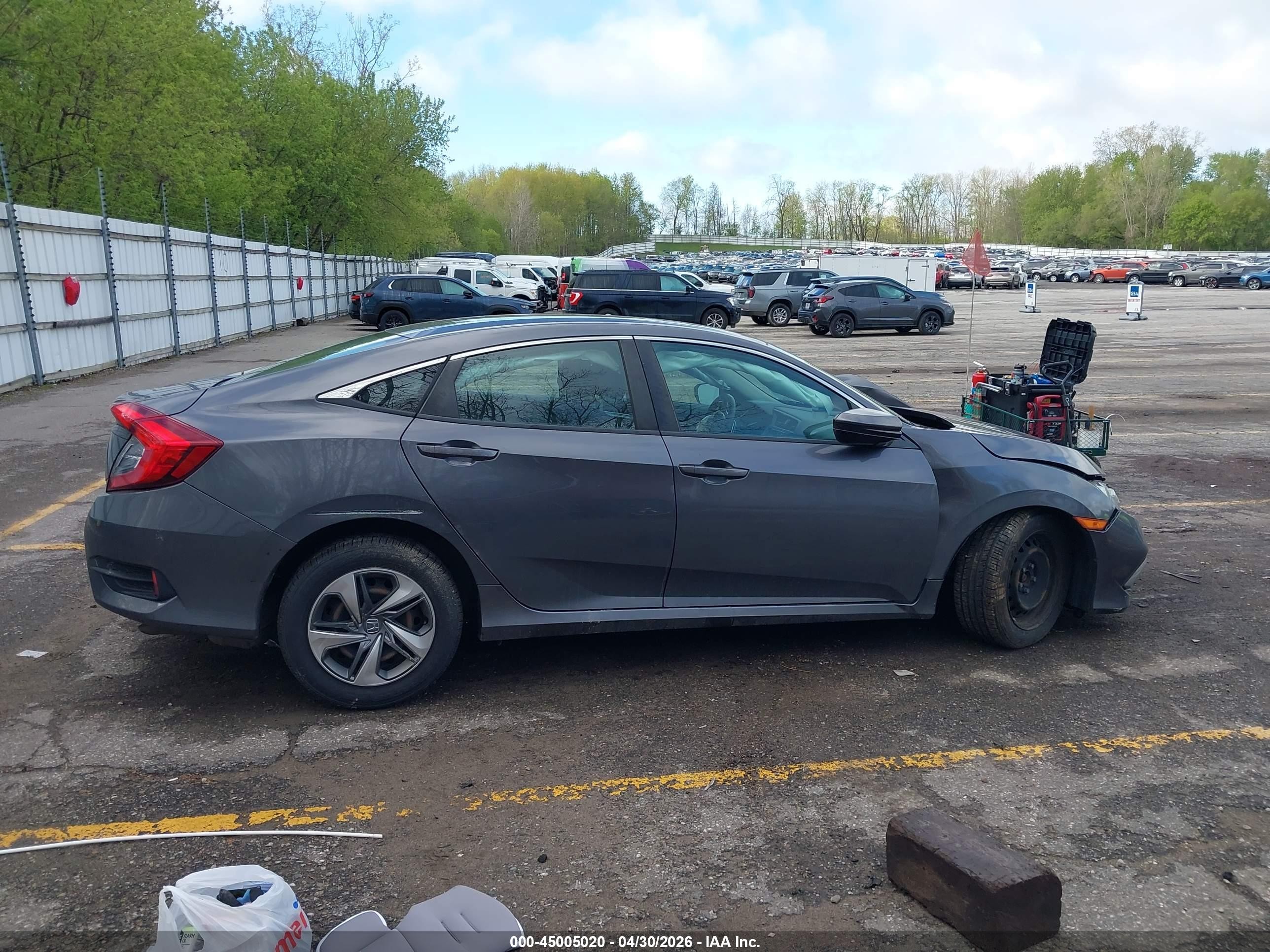 2019 Honda Civic Lx Gray vin: 2HGFC2F68KH552130