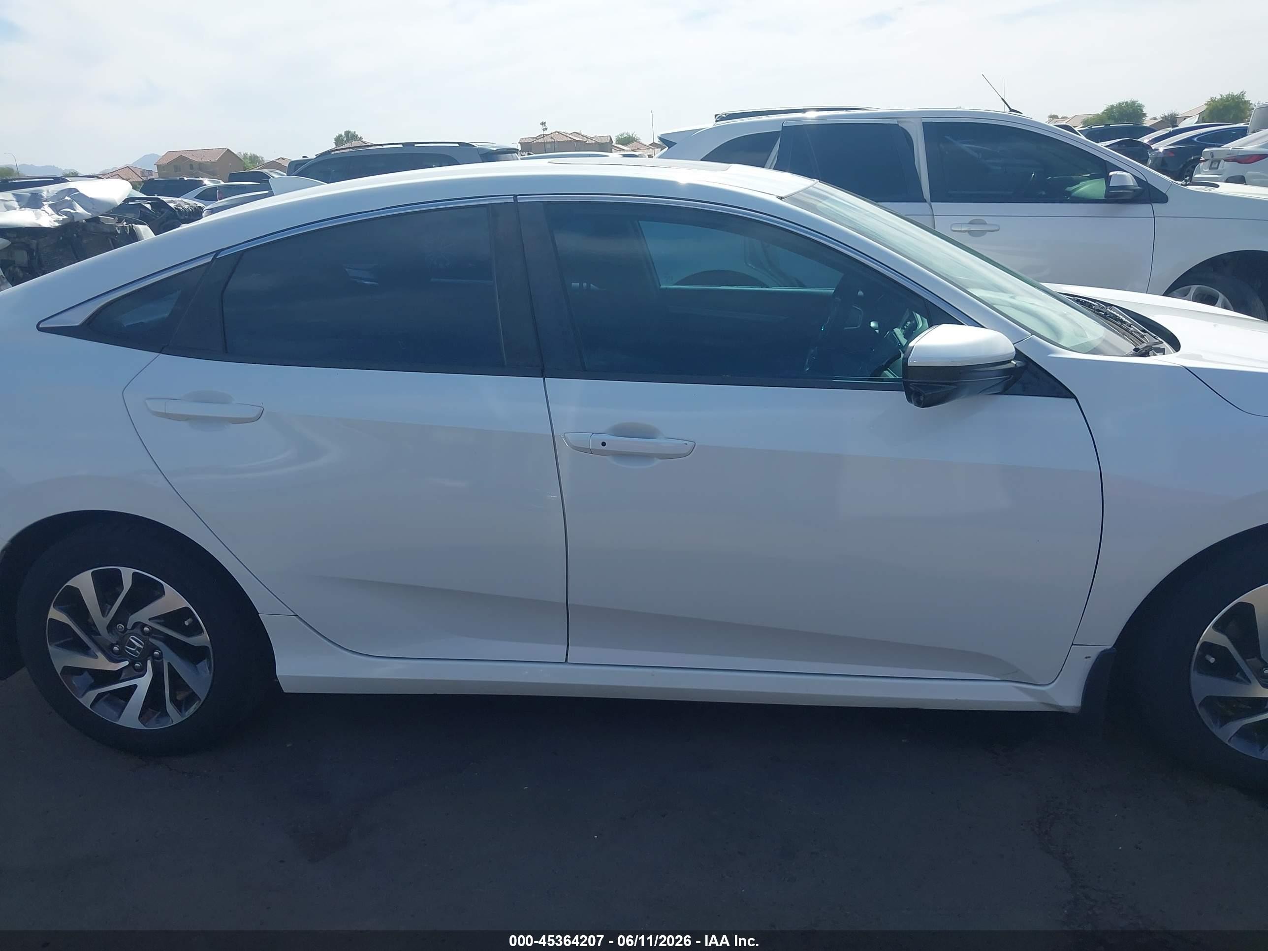 2018 Honda Civic Ex Белый vin: 2HGFC2F75JH575310