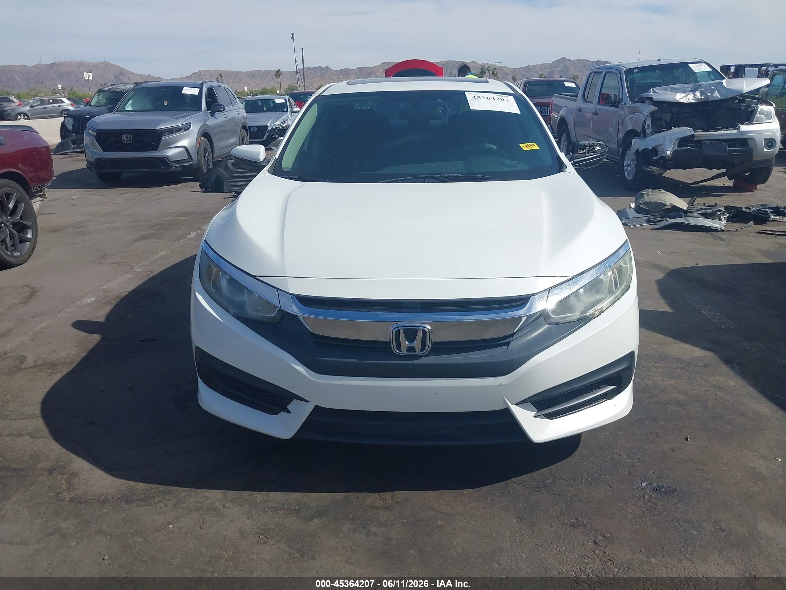2018 Honda Civic Ex Белый vin: 2HGFC2F75JH575310