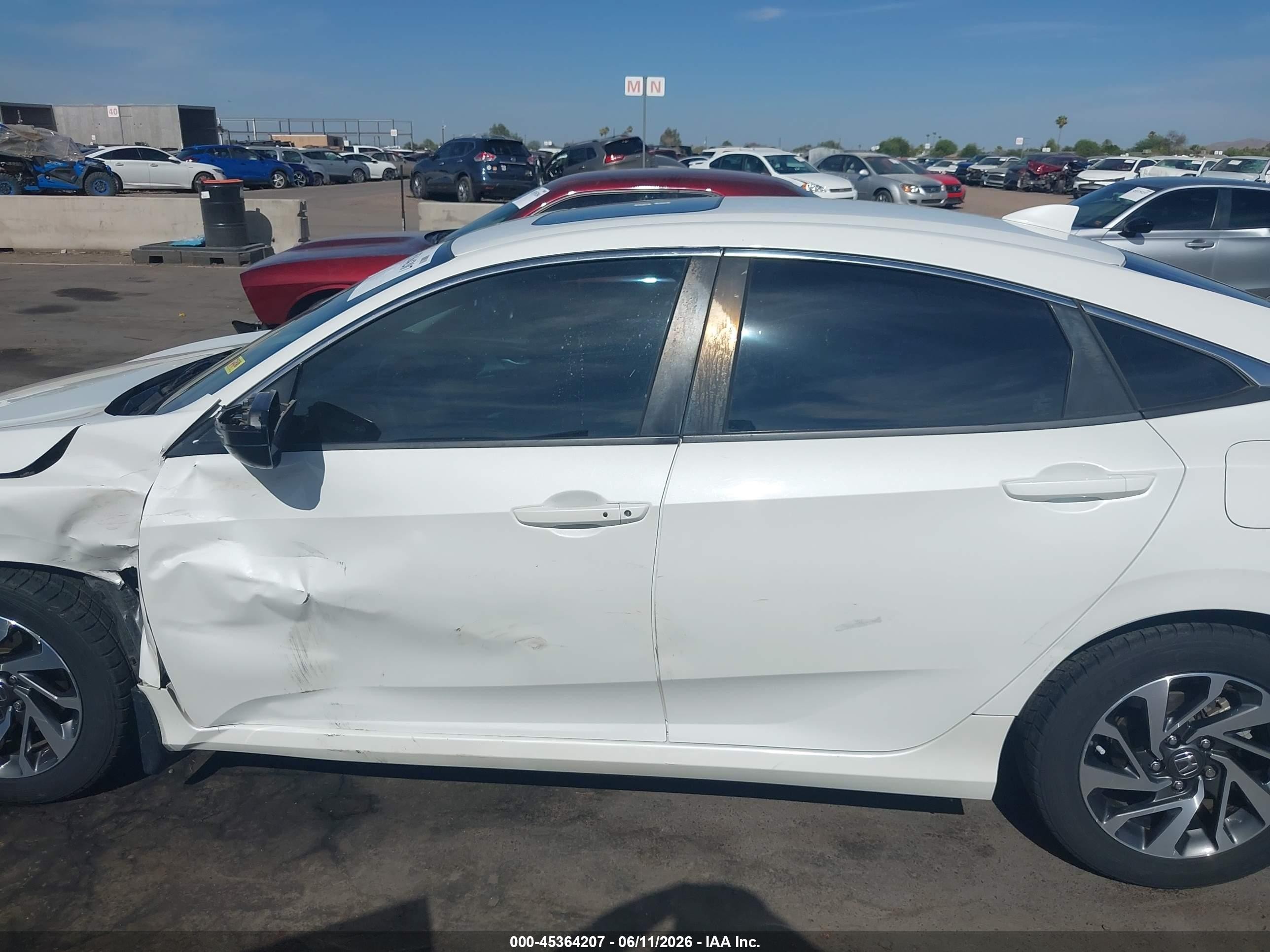 2018 Honda Civic Ex Белый vin: 2HGFC2F75JH575310