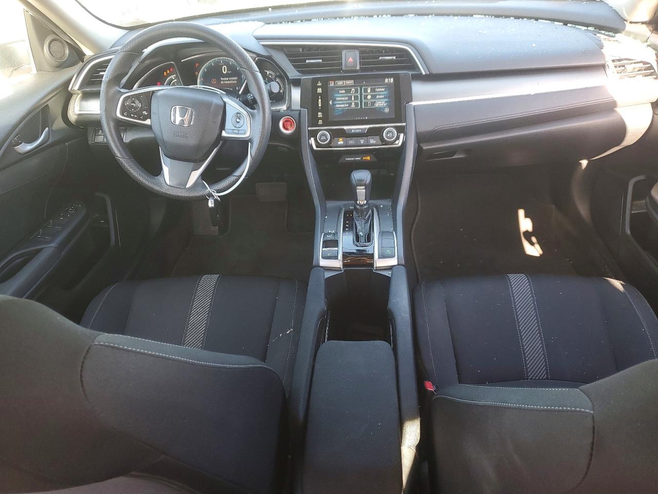 2018 Honda Civc White vin: 2HGFC2F76JH511888