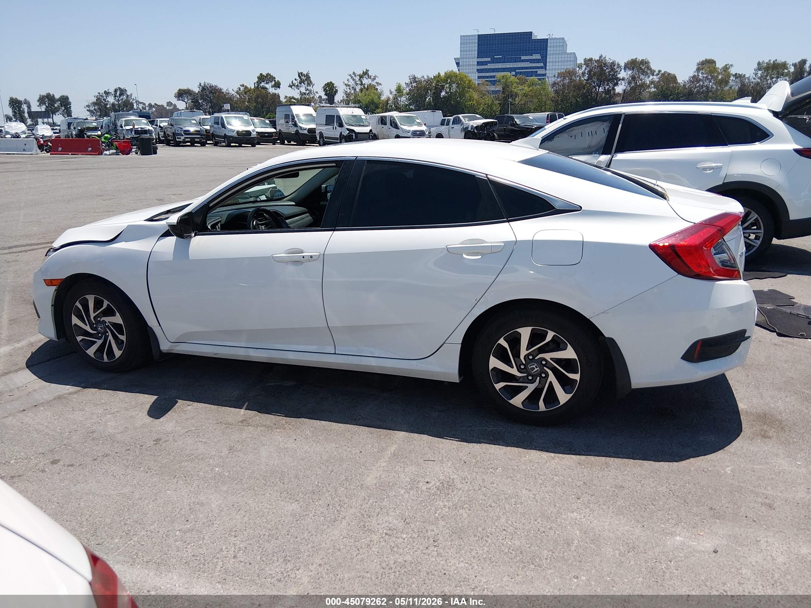 2018 Honda Civic Ex White vin: 2HGFC2F78JH565337