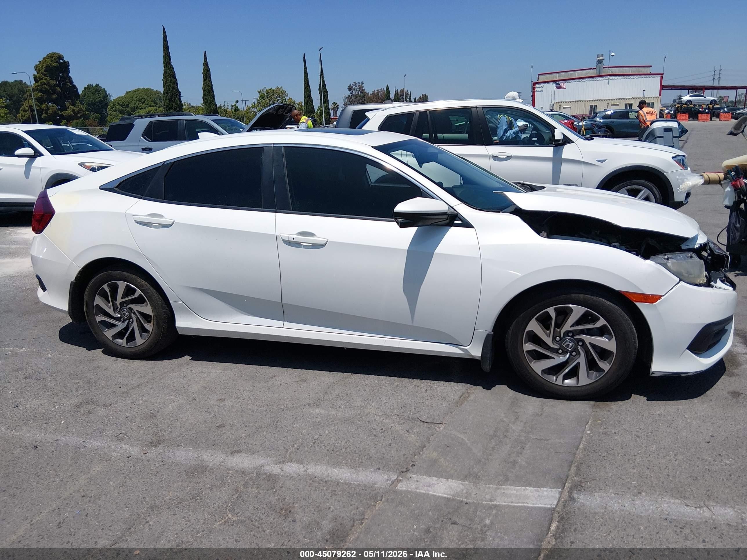 2018 Honda Civic Ex White vin: 2HGFC2F78JH565337