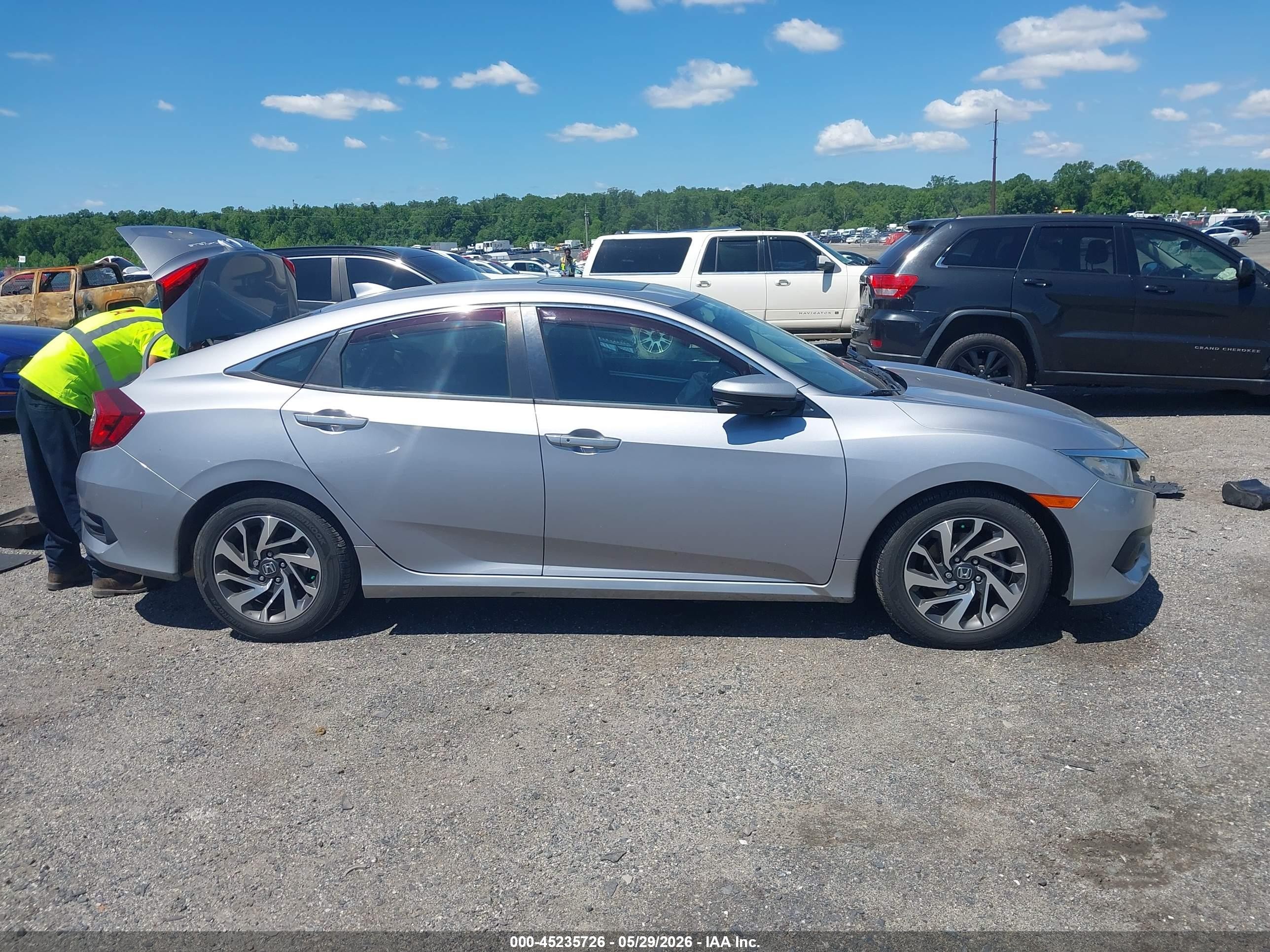 2018 Honda Civic Ex Silver vin: 2HGFC2F7XJH526622