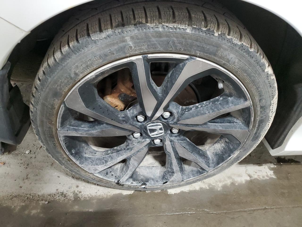 2019 Honda Civic Sport Белый vin: 2HGFC2F82KH536801 Damage: Right Rear Wheel, Curb Rash, > 12 Inches