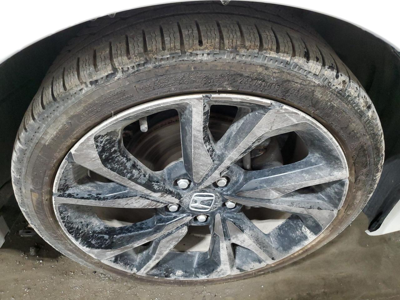 2019 Honda Civic Sport Белый vin: 2HGFC2F82KH536801 Damage: Right Front Wheel, Curb Rash, < 1/8 Inch