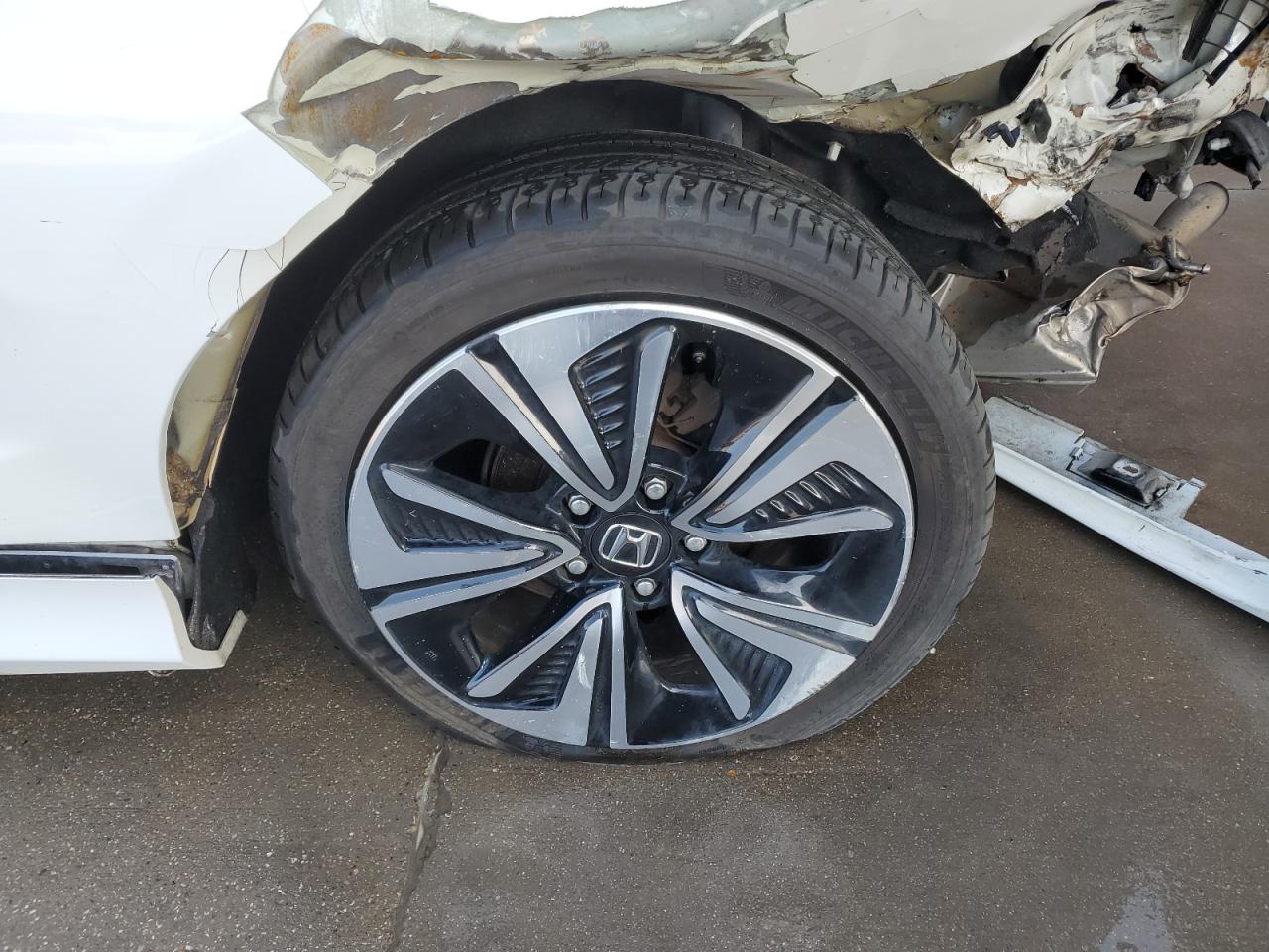 2017 Honda Civic Ex White vin: 2HGFC3B3XHH360458 Damage: Left Rear Tire, Flat, Repair Required