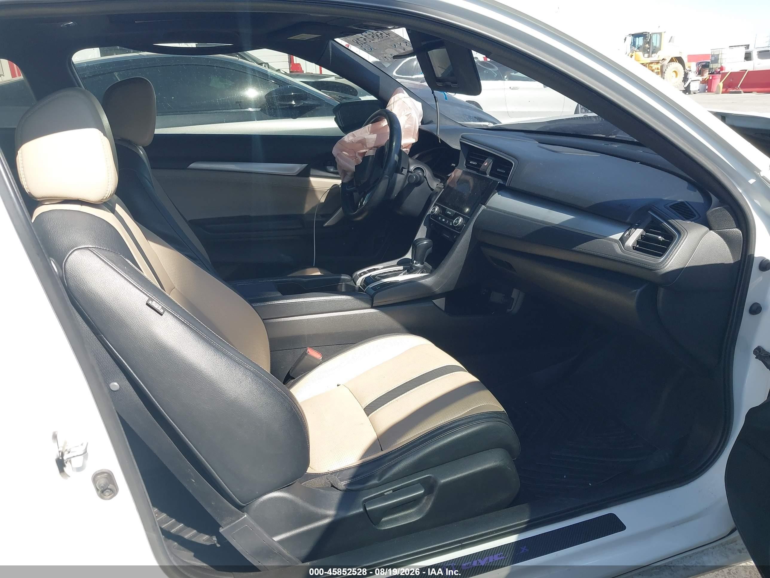 2018 Honda Civic Touring White vin: 2HGFC3B97JH350920