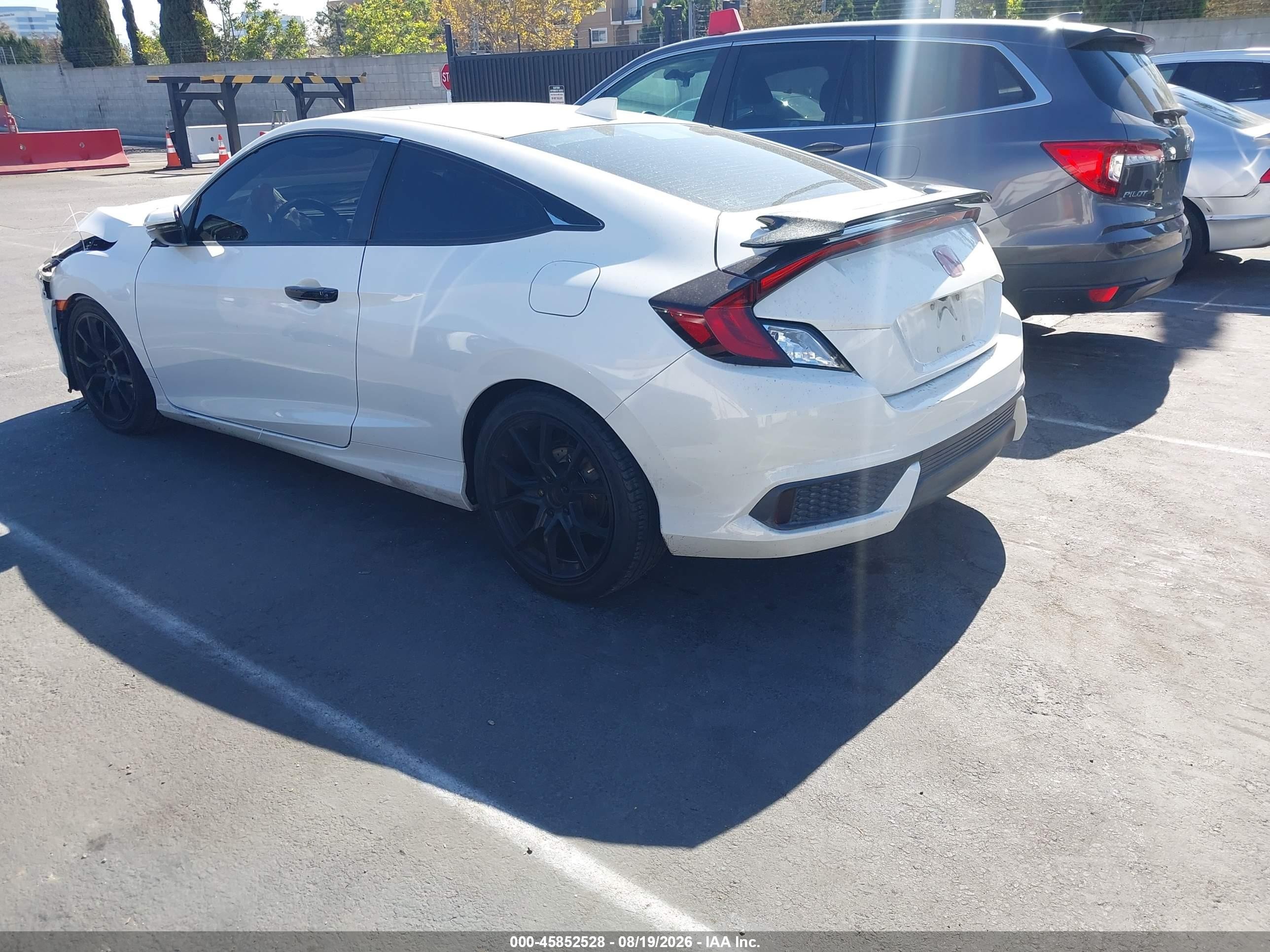 2018 Honda Civic Touring White vin: 2HGFC3B97JH350920