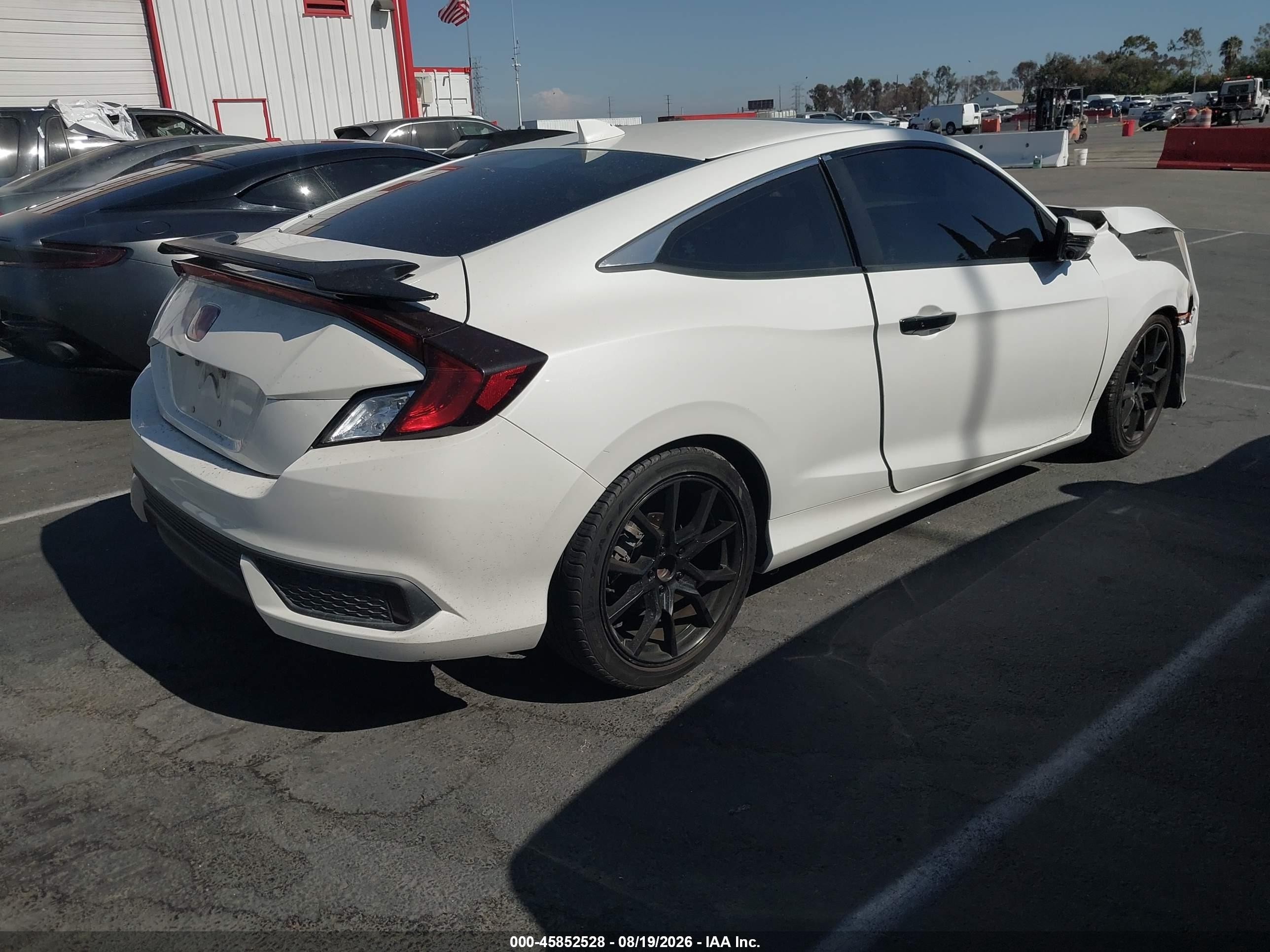 2018 Honda Civic Touring White vin: 2HGFC3B97JH350920