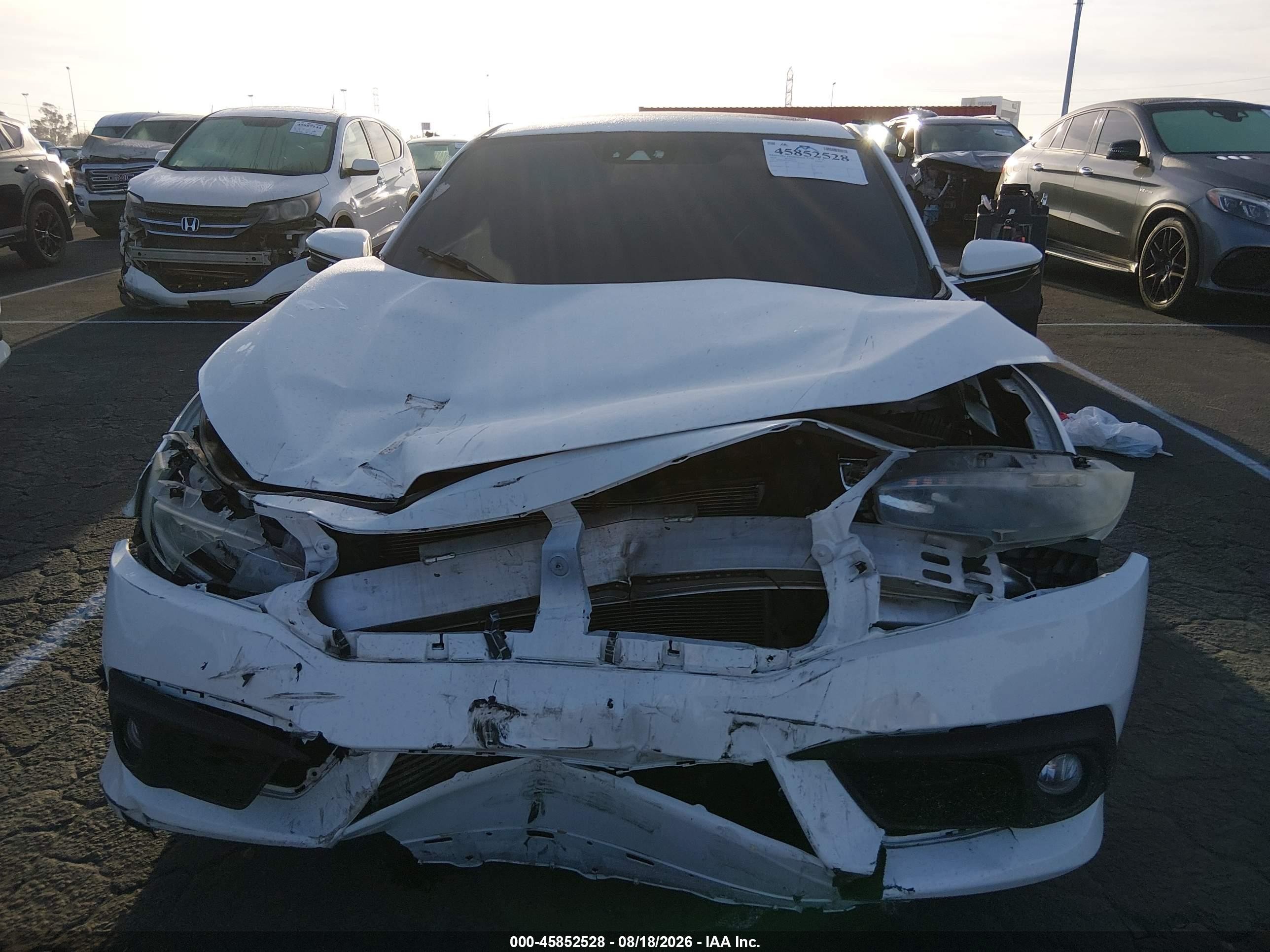 2018 Honda Civic Touring White vin: 2HGFC3B97JH350920