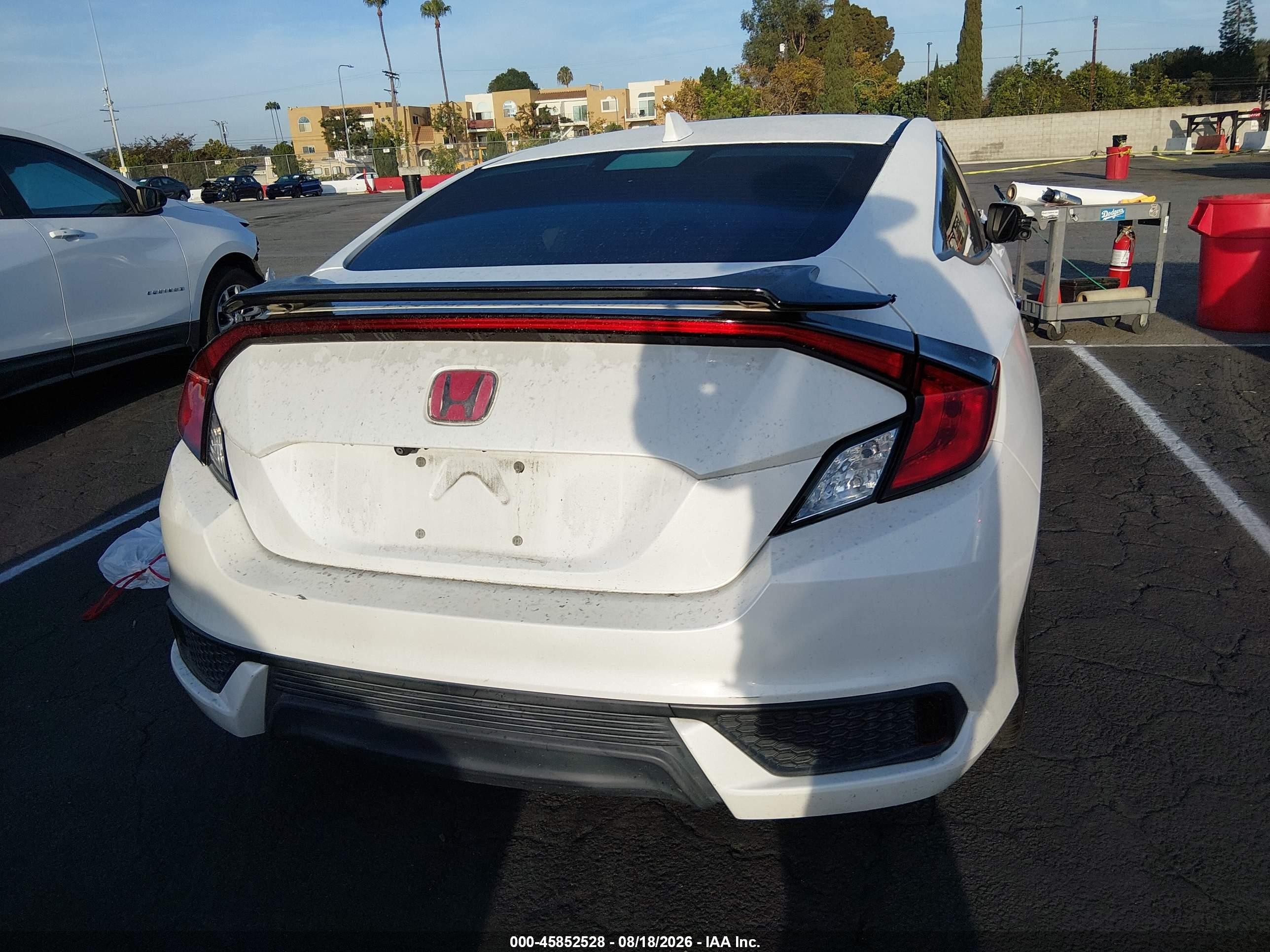 2018 Honda Civic Touring White vin: 2HGFC3B97JH350920