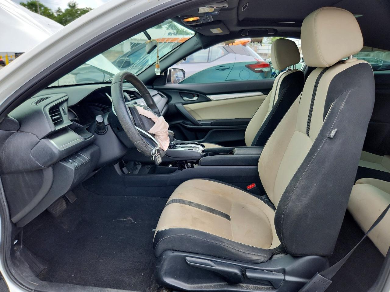 2018 Honda Civic Lx Белый vin: 2HGFC4B00JH305471